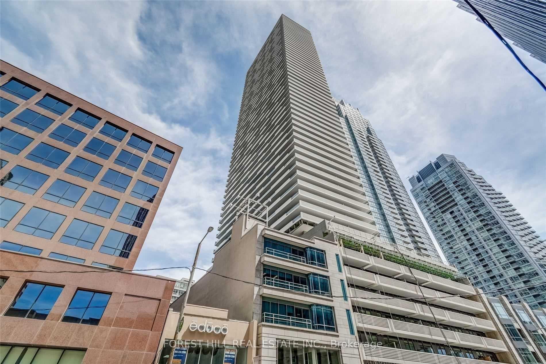2221 Yonge Street Unit 5301, Leaside / Davisville, ON M4S 2B4 - Photo 1