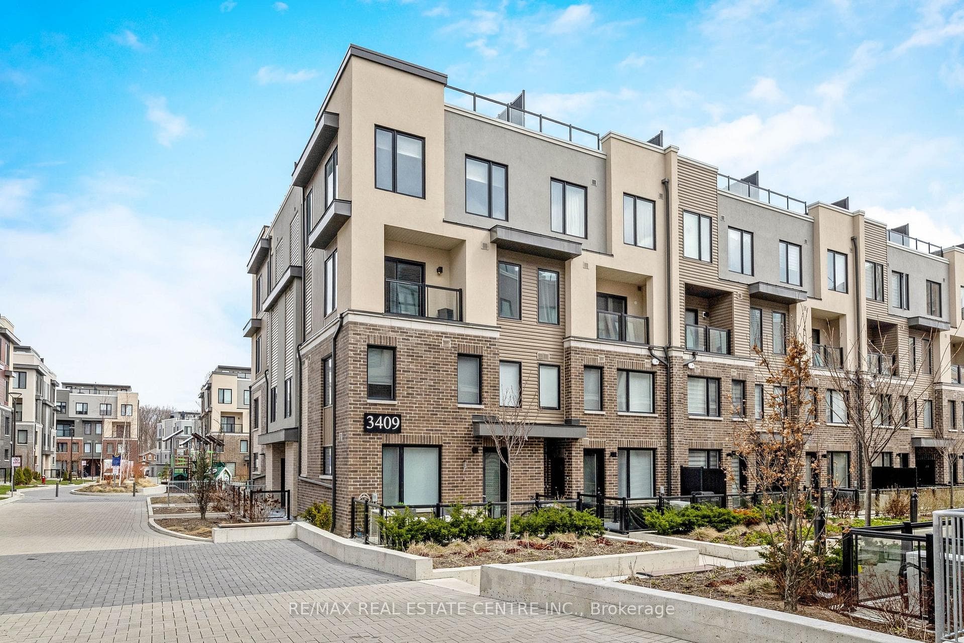 3409 Ridgeway Drive Unit 18, Mississauga, ON L5L 0B9 - Photo 1