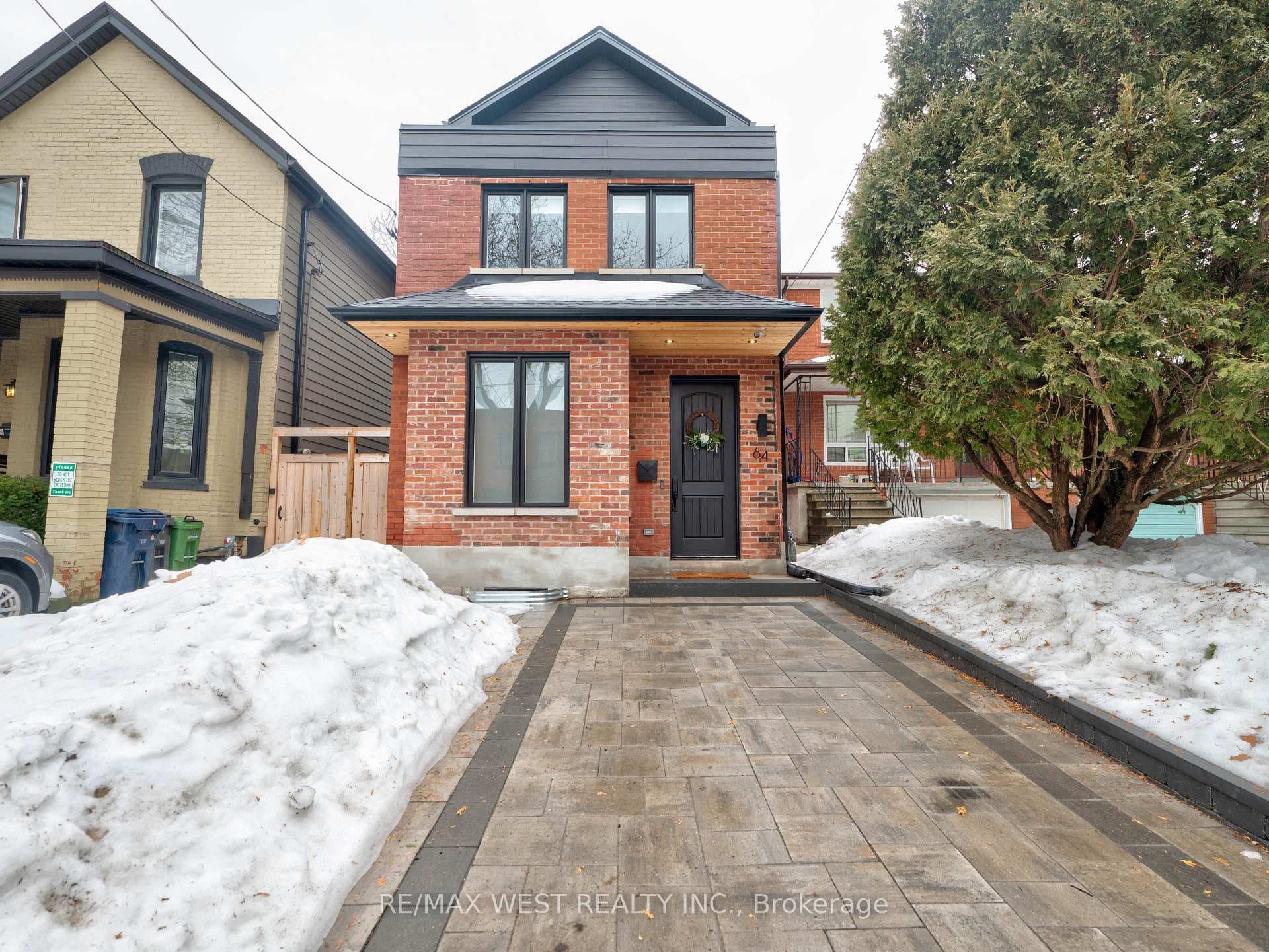 Exterior - interlock front yard
