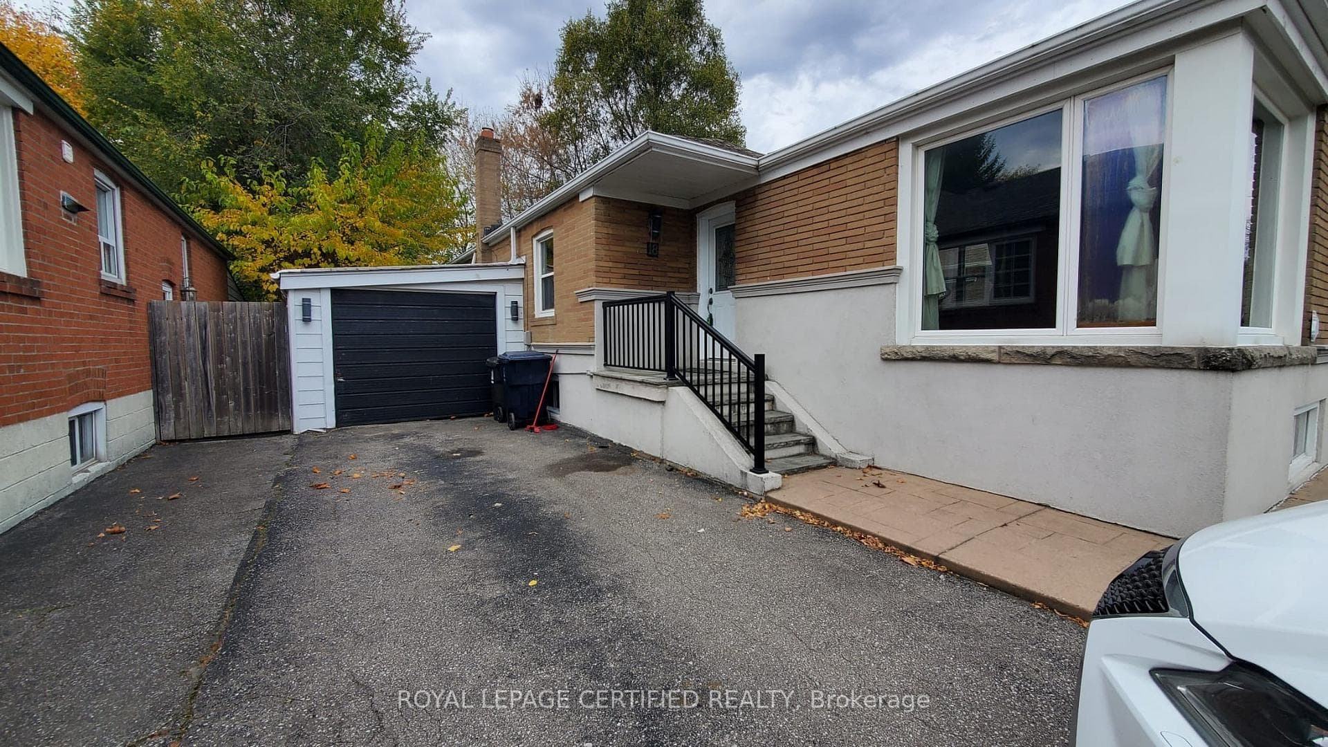 18 Maywood Park, Dorset Park / Kennedy Park, ON M1K 2G8 - Photo 1