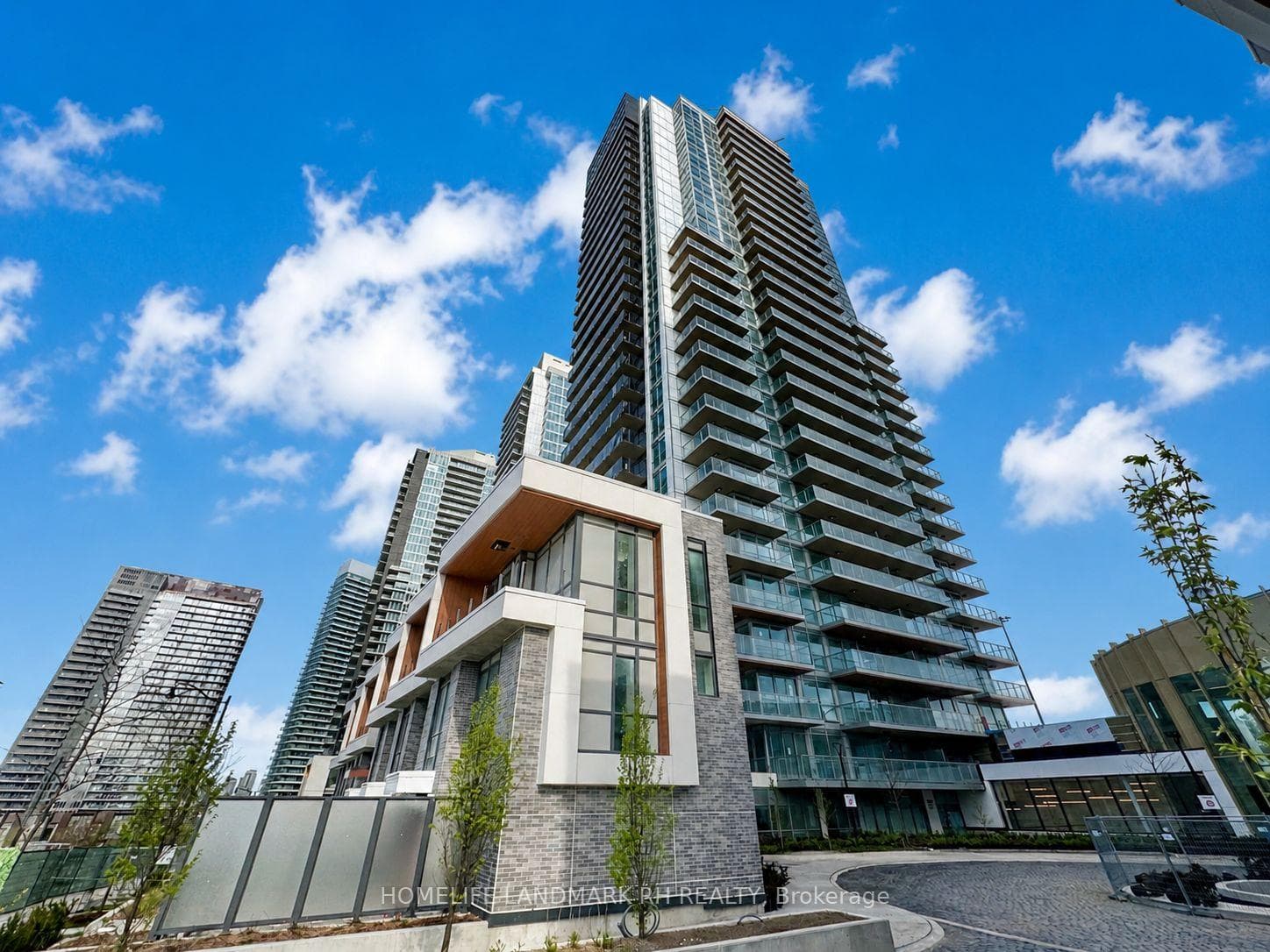 27 McMahon Drive Unit 610, Toronto C15