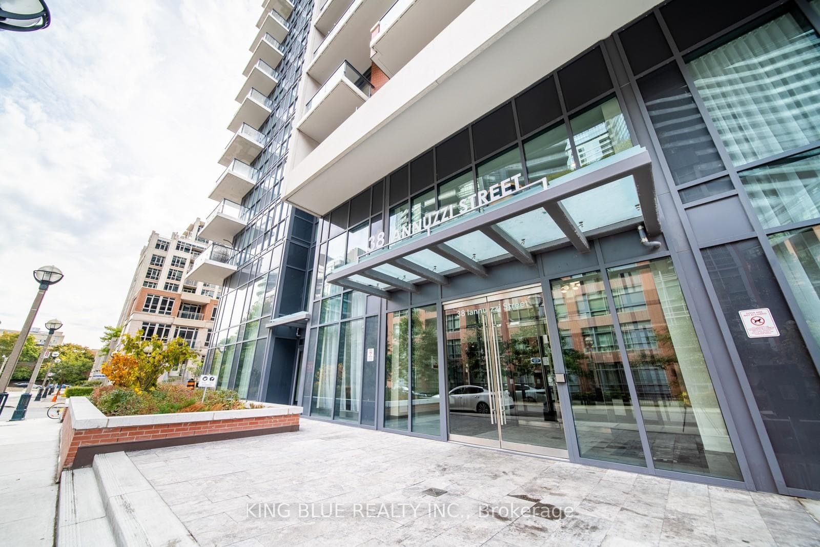 38 Iannuzi Street Unit 1806, Downtown Toronto / Waterfront, ON M5V 0S2 - Photo 1