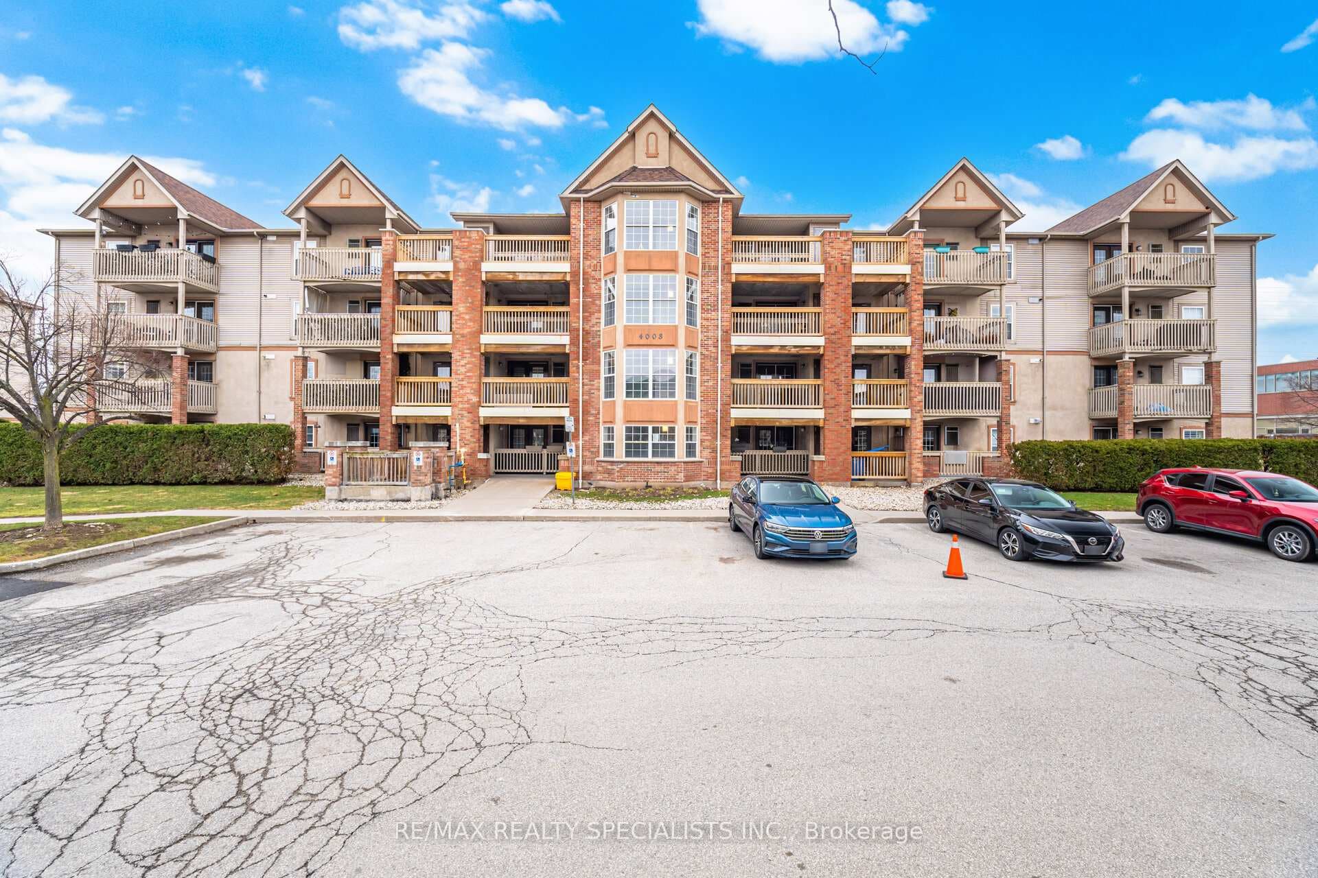 4003 Kilmer Drive Unit 305, Burlington, ON L7M 4M1 - Photo 1