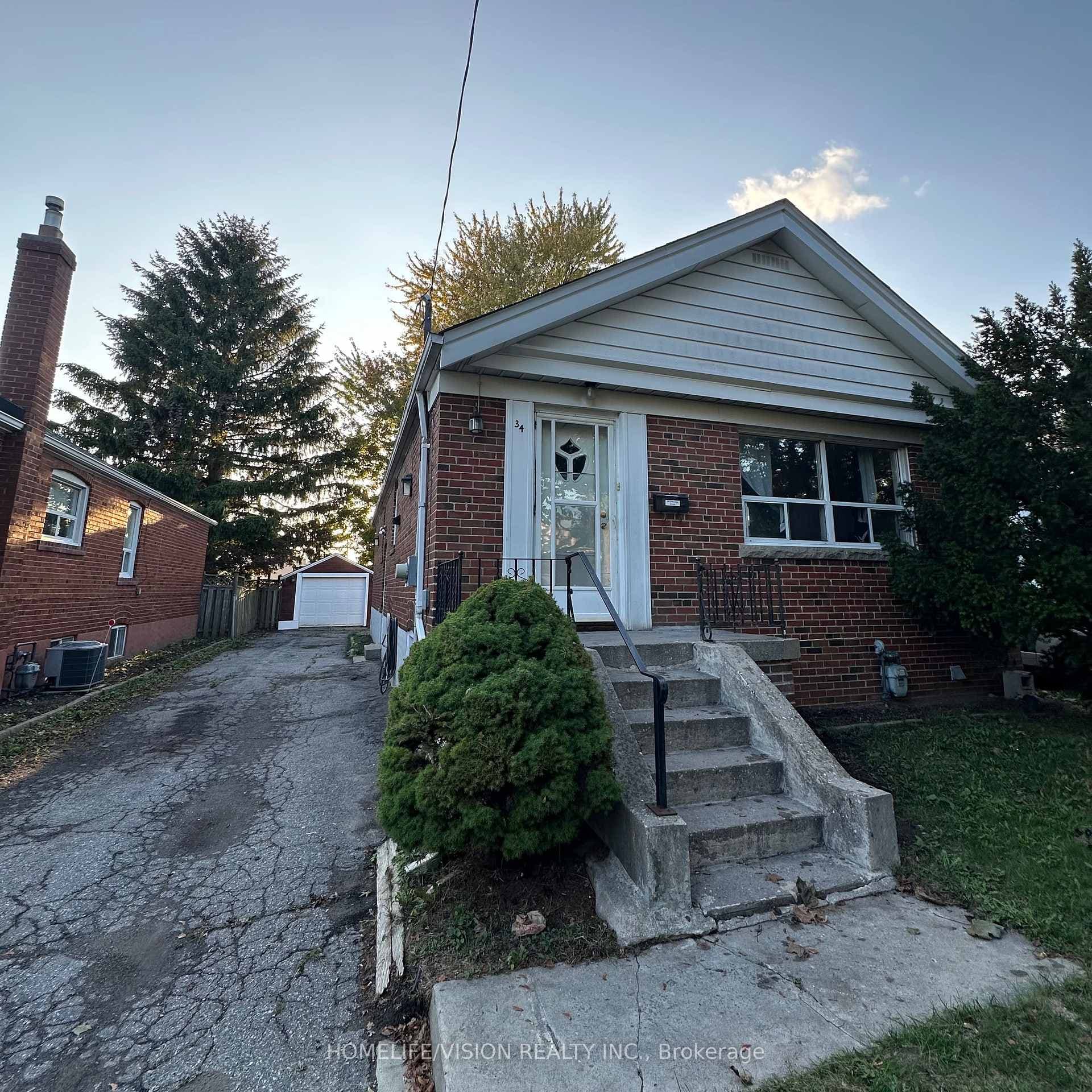 34 Inniswood Drive Unit Main, Dorset Park / Kennedy Park, ON M1R 1E5 - Photo 1