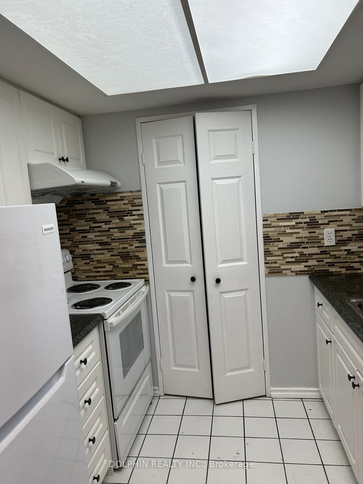 265 Enfield Place Unit 1108, Mississauga, ON L5B 3Y6 - Photo 1