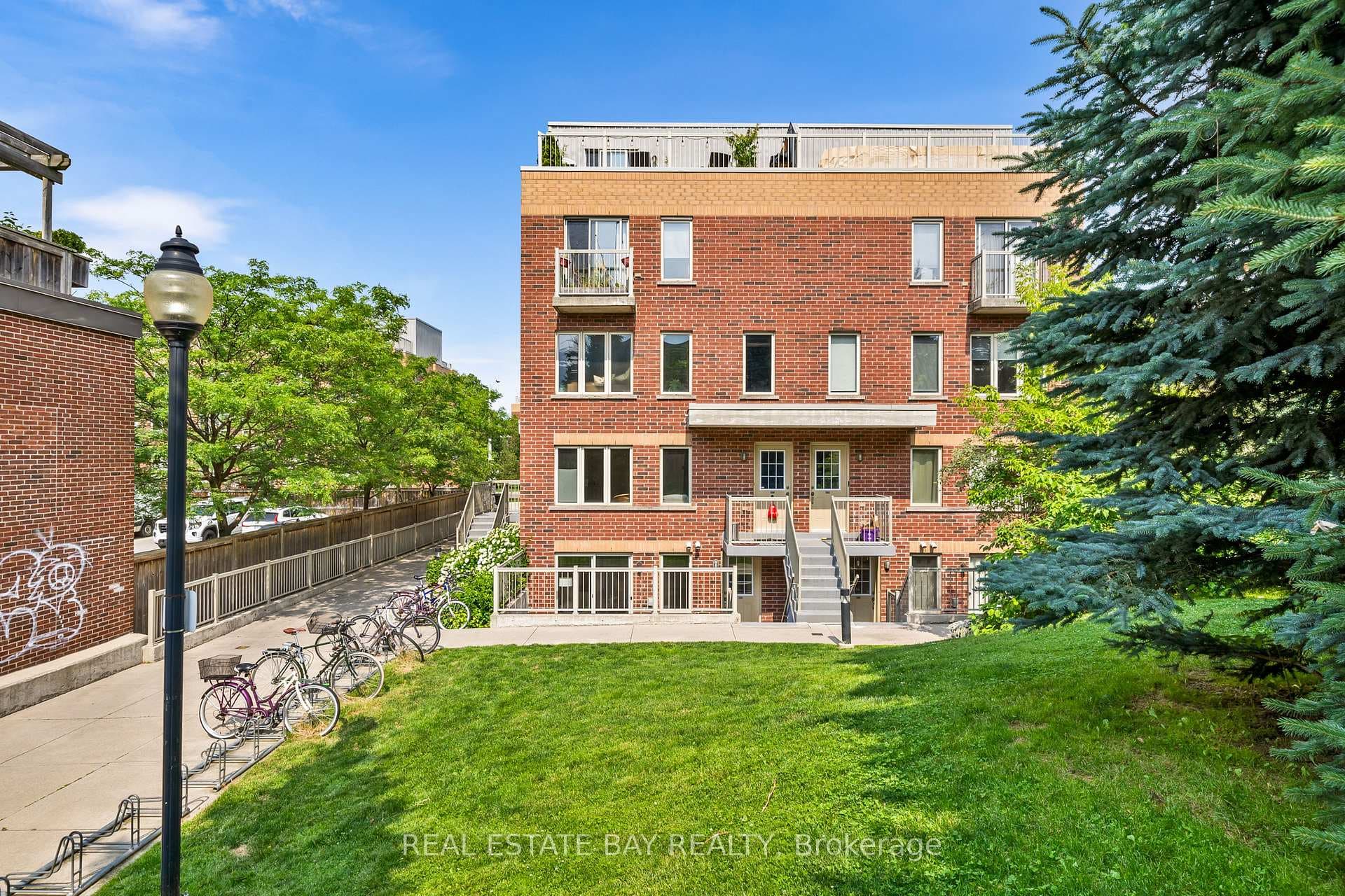 20 Elsie Lane Unit 119, Bloor West Village / Swansea, ON M6P 3N9 - Photo 1