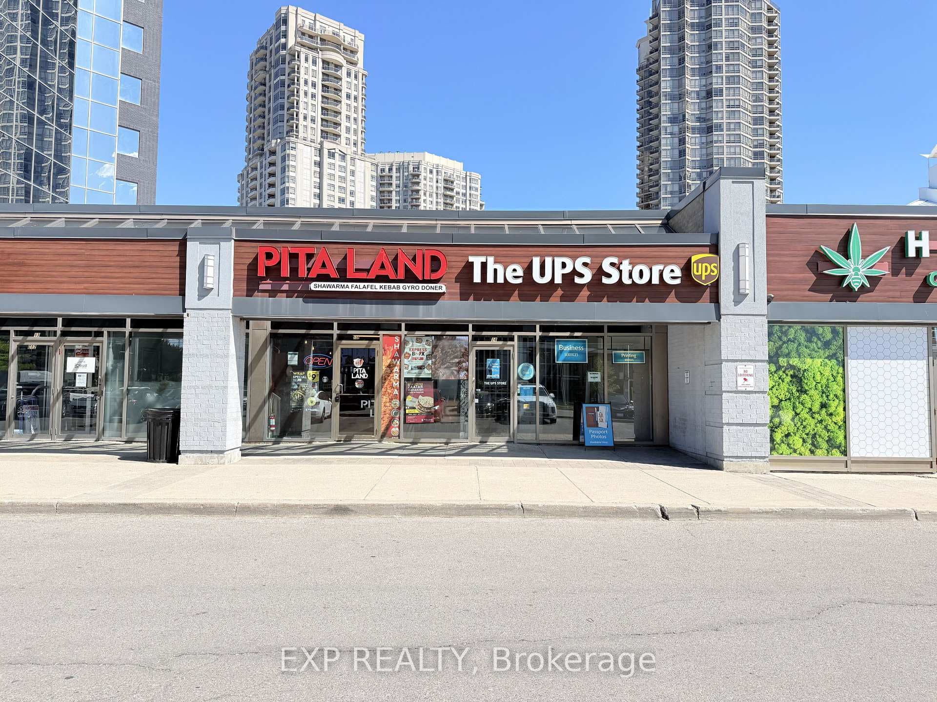 30 Eglinton Avenue, Mississauga, ON L5R 3E7 - Photo 1