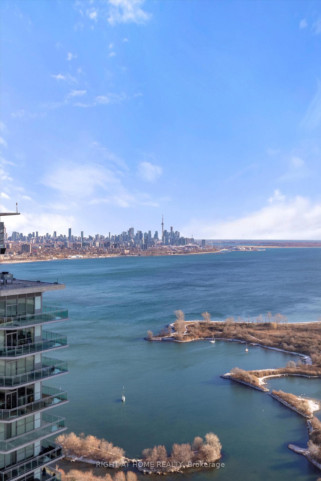 Balcony Lake View & CN Tower/Skyline View