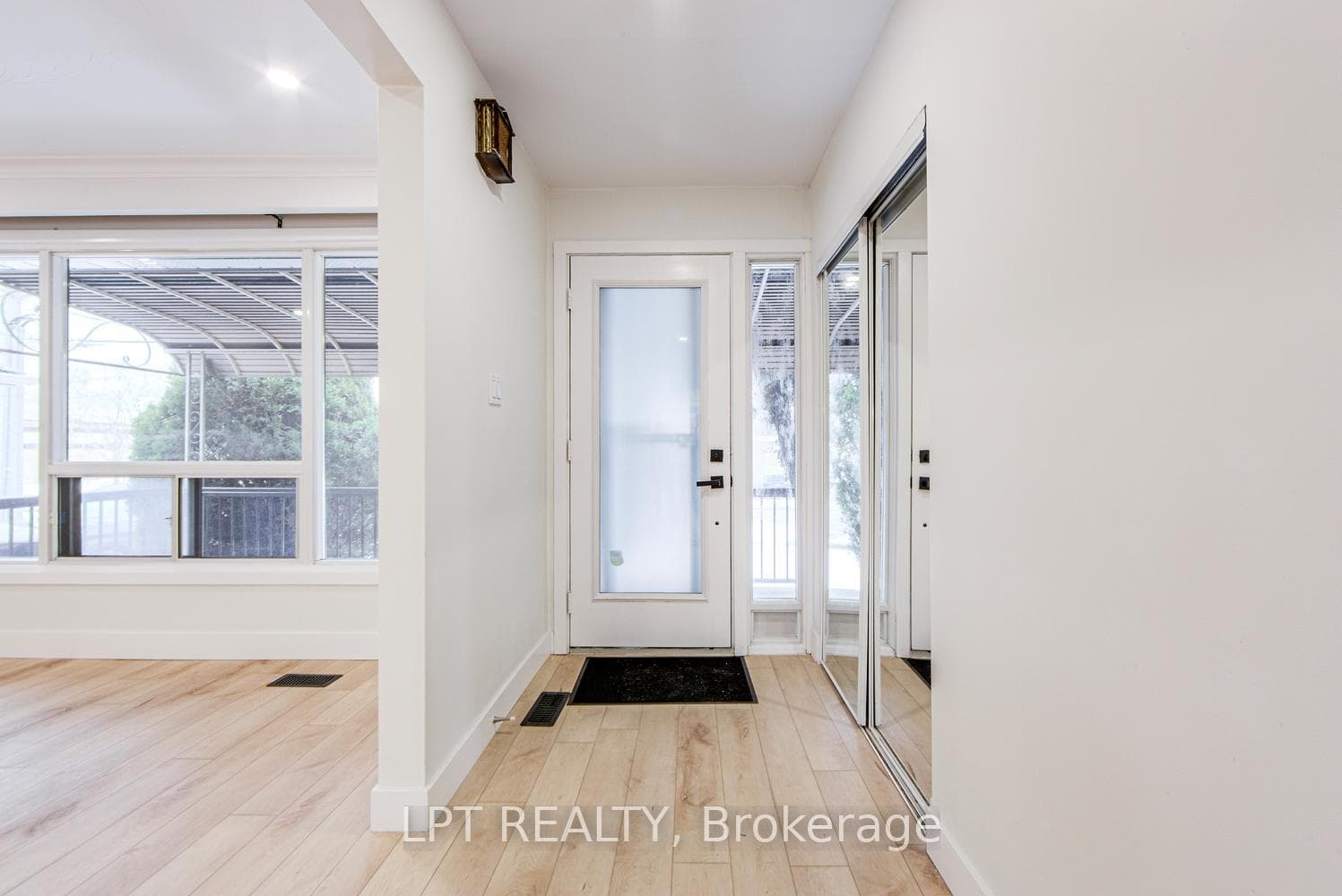 1519 Ogden Avenue, Mississauga, ON L5E 2H9 - Photo 1