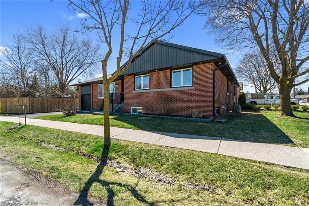 19 RAYSIDE Drive, Etobicoke (Islington / Rexdale), ON M9C 1S7 - Photo 1