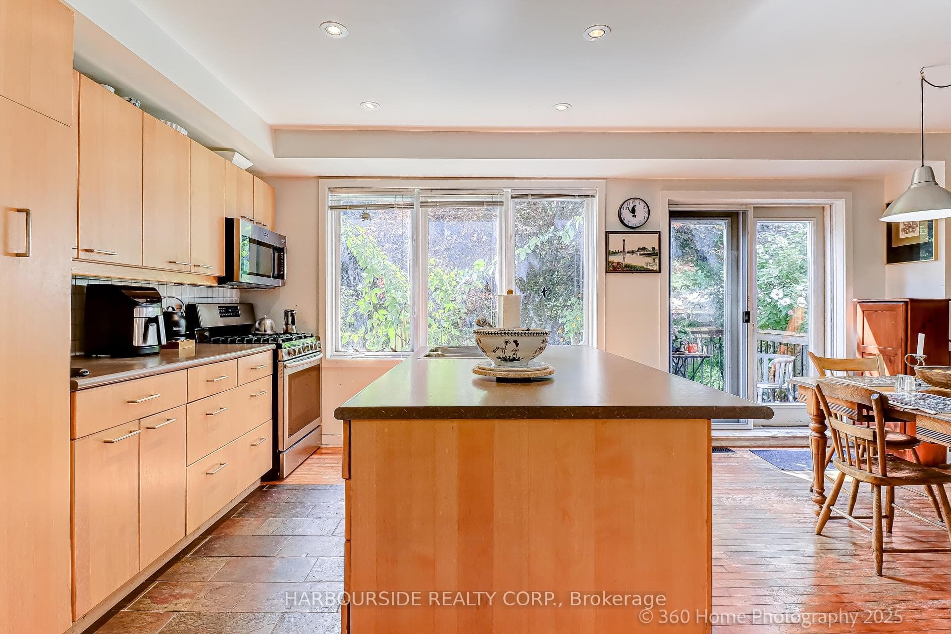 591 Broadway Avenue, Flemingdon Park / Don Mills, ON M4G 2S4 - Photo 1