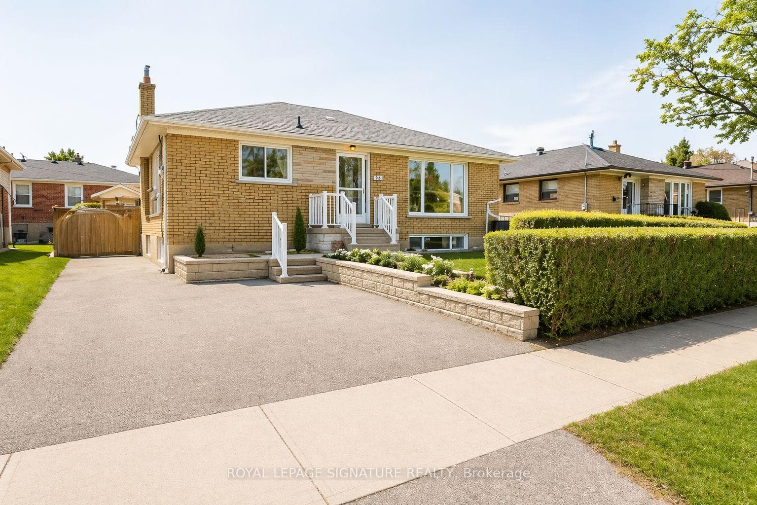 18 Independence Drive, Dorset Park / Kennedy Park, ON M1K 3R8 - Photo 1