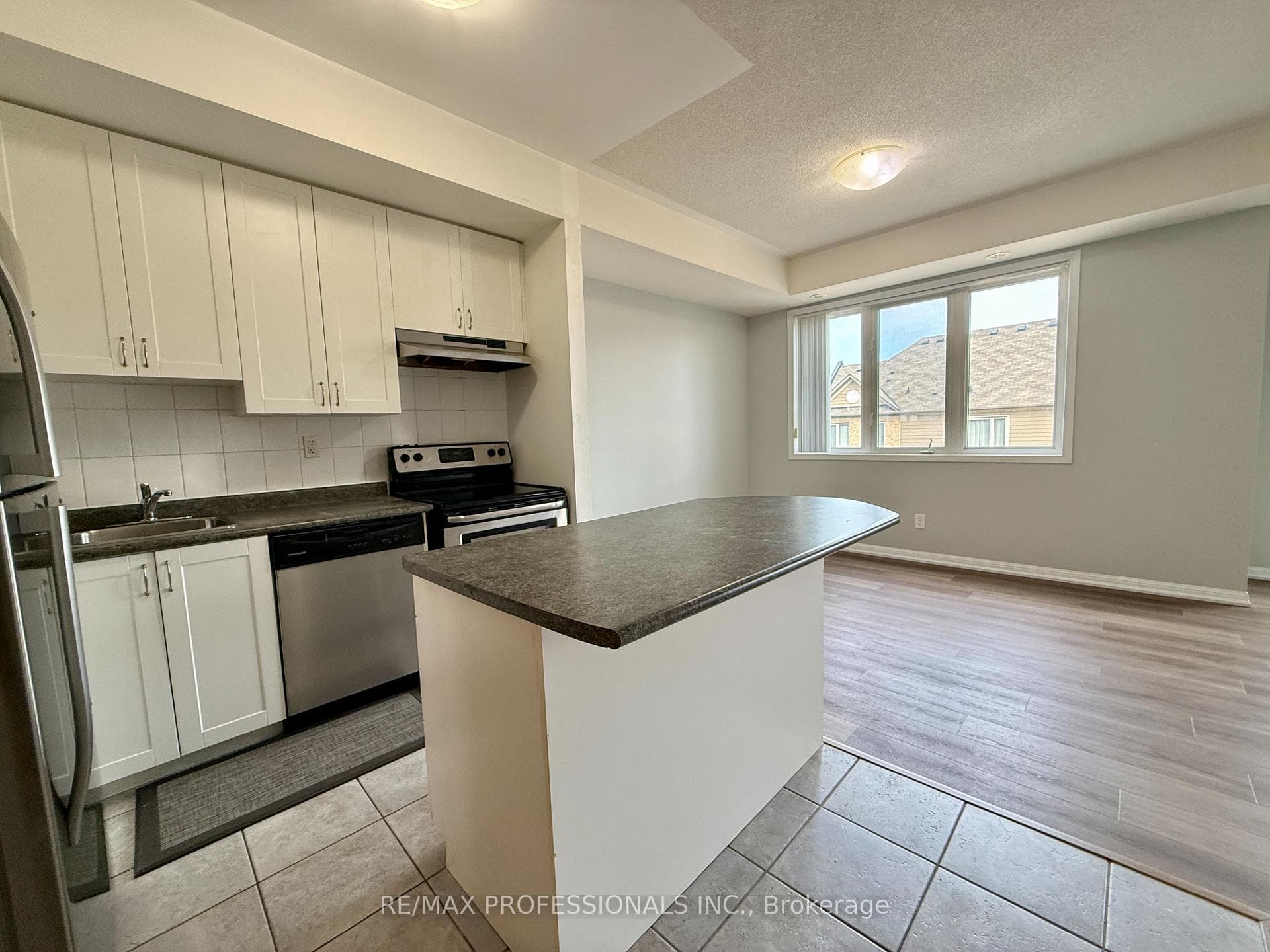 3075 Thomas Street Unit 313, Mississauga, ON L5M 0M4 - Photo 1
