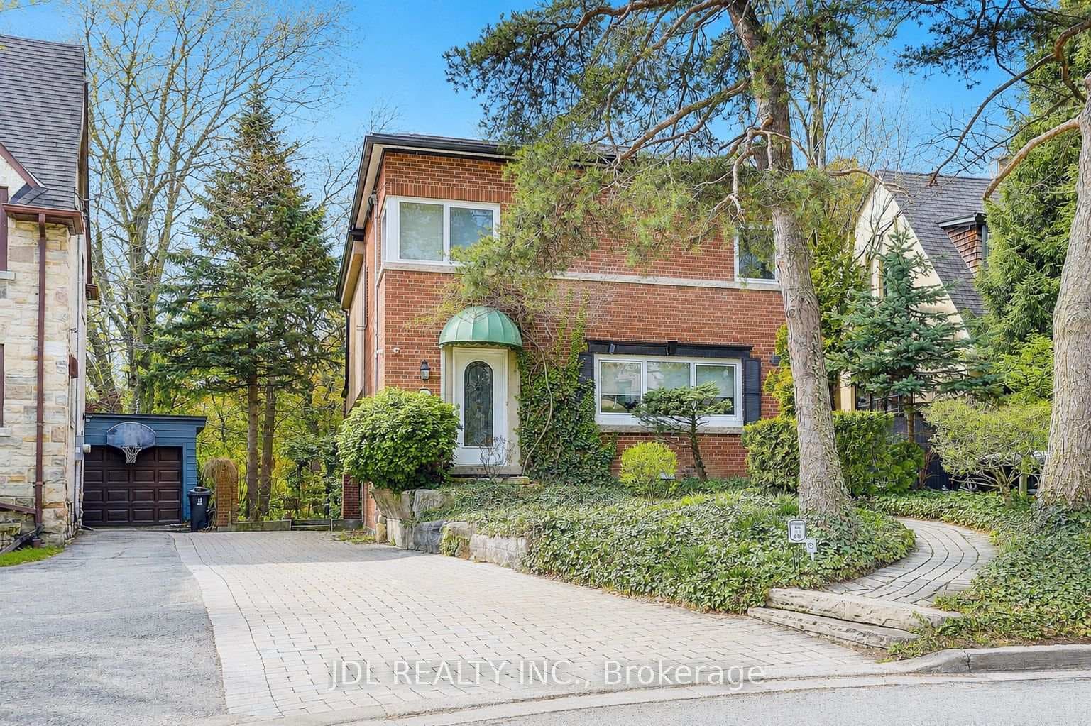 6 Nesbitt Drive, Flemingdon Park / Don Mills, ON M4W 2G3 - Photo 1