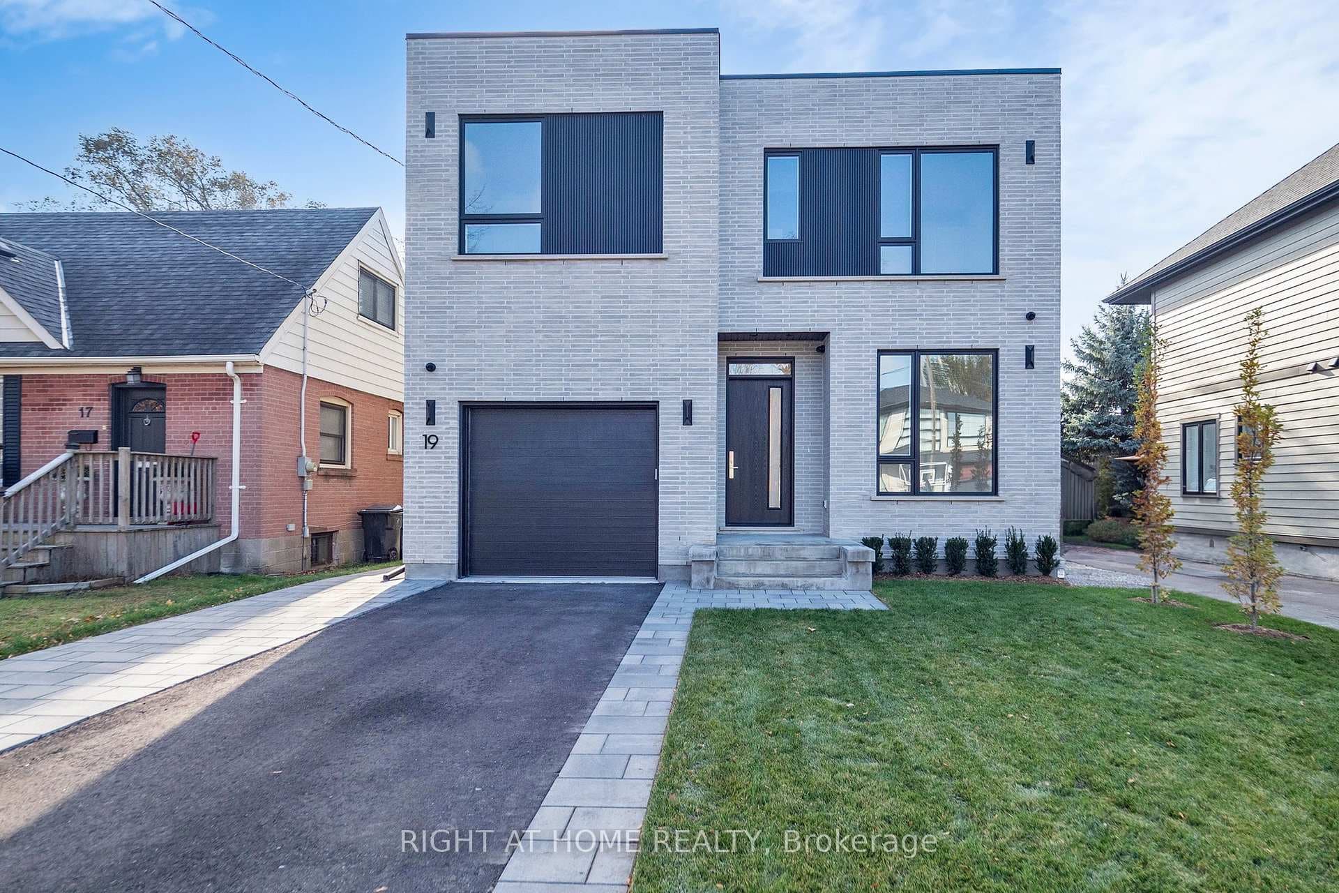 19 Putney Road, Liberty Village / Parkdale / South Parkdale, ON M8W 2K6 - Photo 1