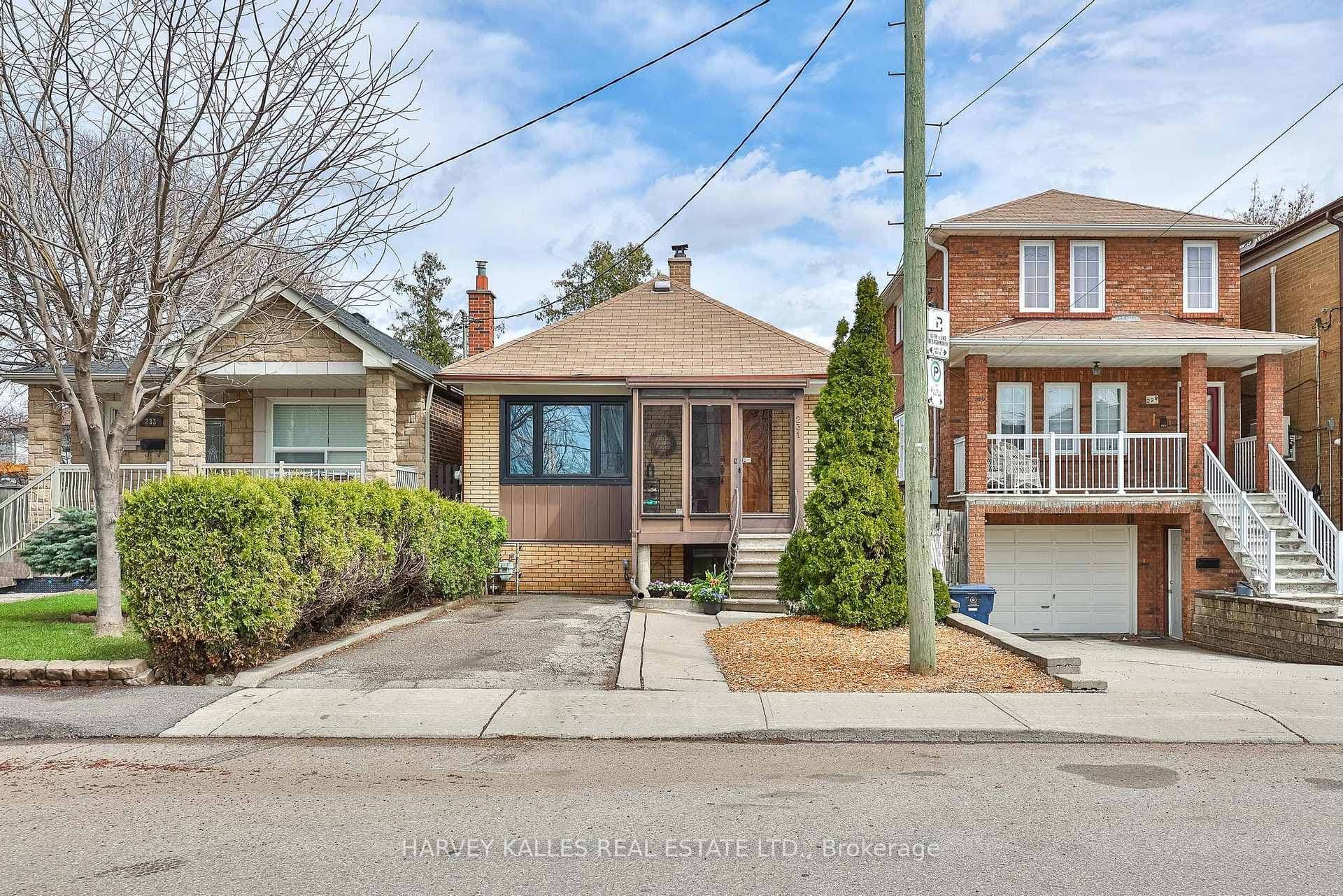 231 Bicknell Avenue, Keelesdale / Eglinton West, ON M6M 4H2 - Photo 1