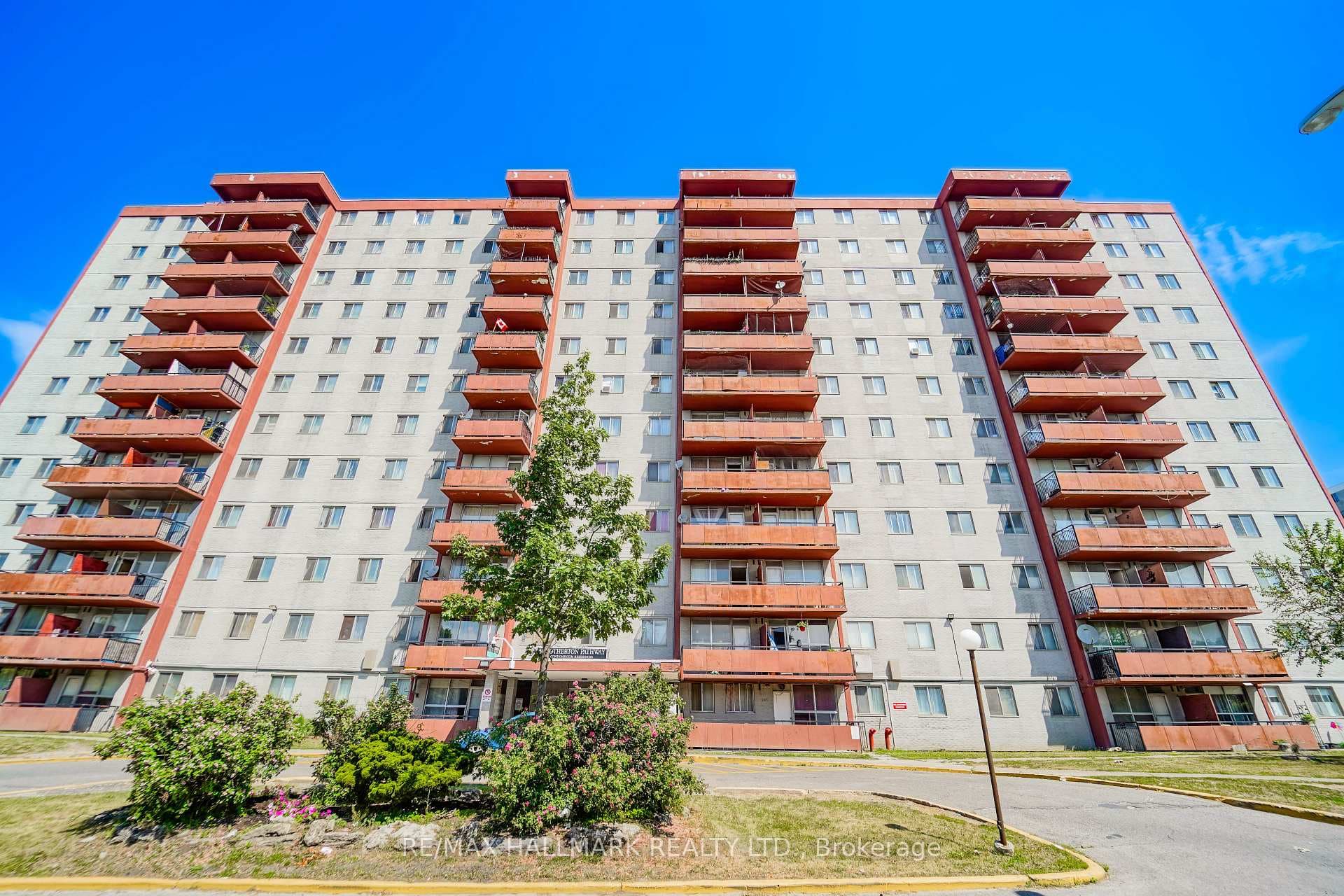 50 LOTHERTON Pathway Unit 411, York / Weston, ON M6B 2G7 - Photo 1