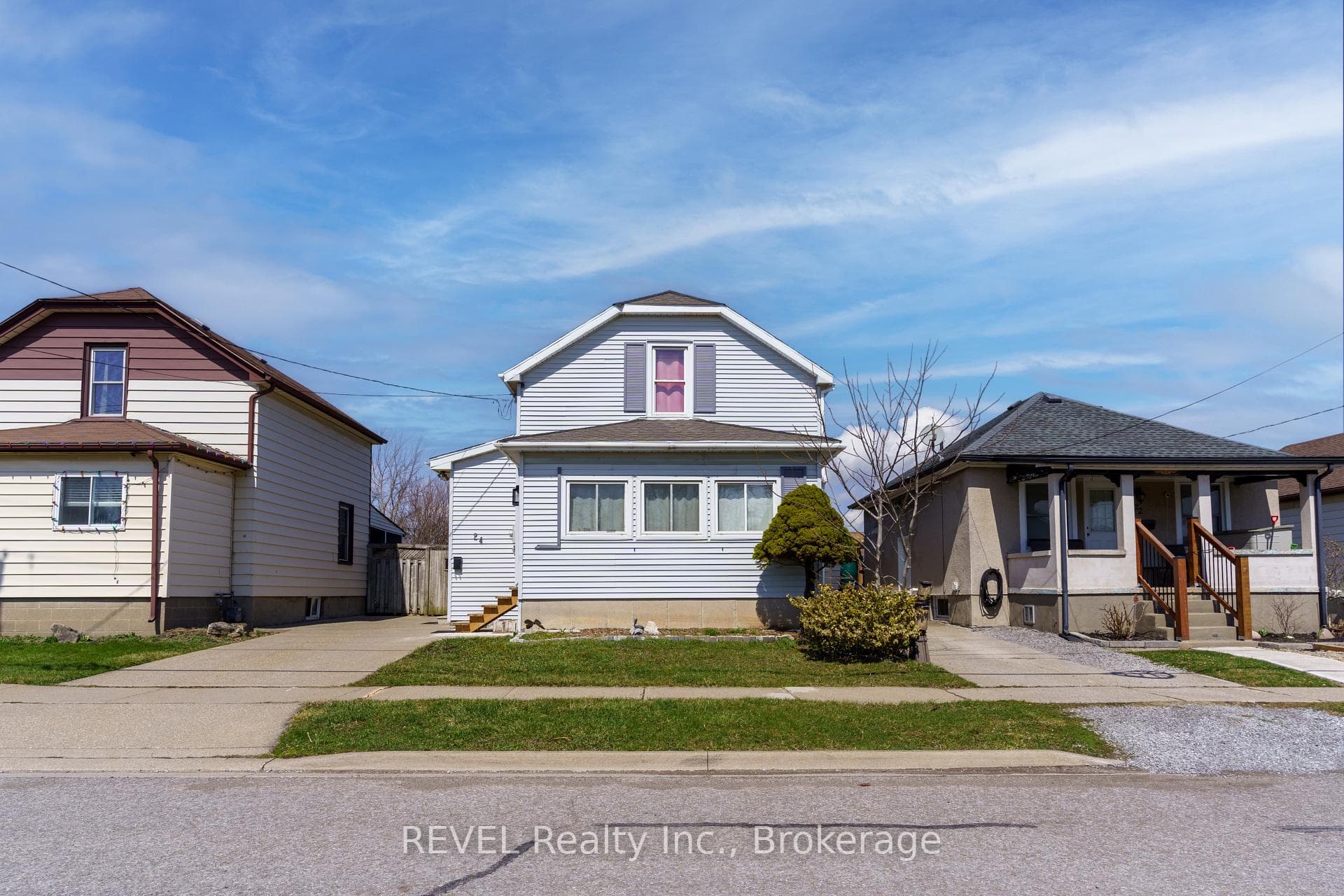 24 Lyndon Street, Thorold, ON L2V 3J7 - Photo 1