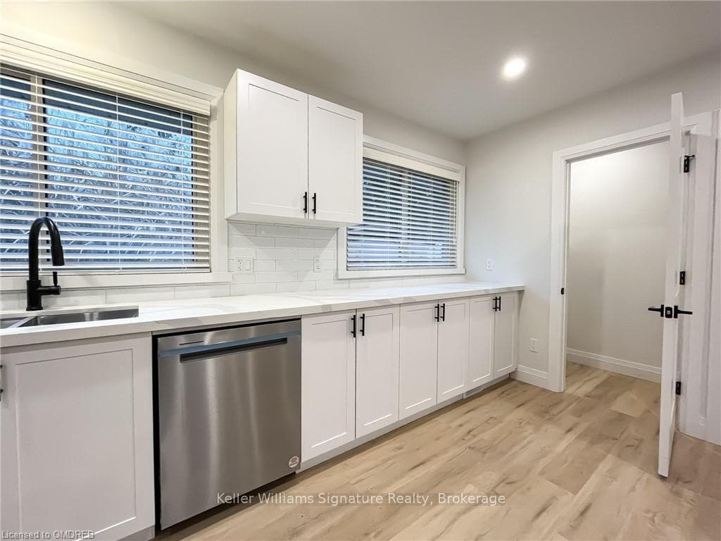 17 SHERWOOD Rise Unit MAIN, Hamilton, ON L8T 1N9 - Photo 1