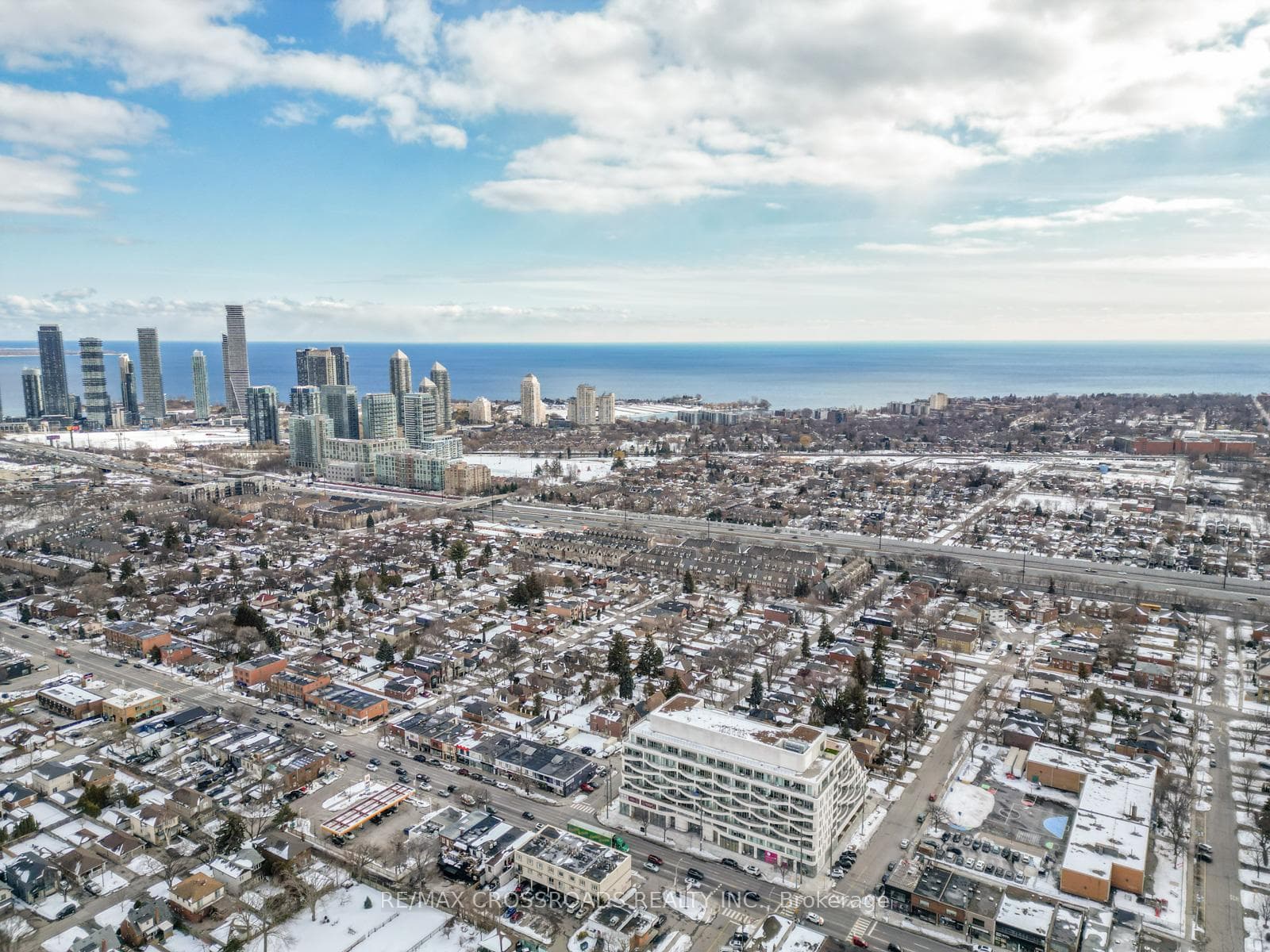 689 The Queensway Street Unit 511, Corso Italia / Dufferin Grove, ON M8Y 0C8 - Photo 1