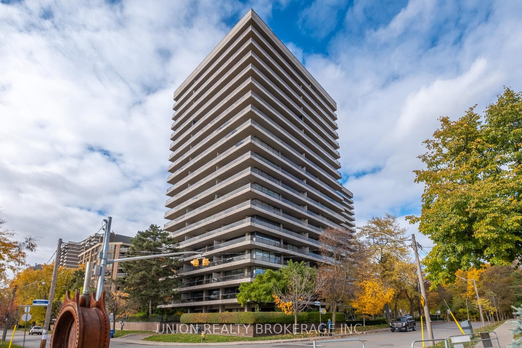 10 Avoca Avenue Unit 401, Rosedale / Moore Park, ON M4T 2B7 - Photo 1