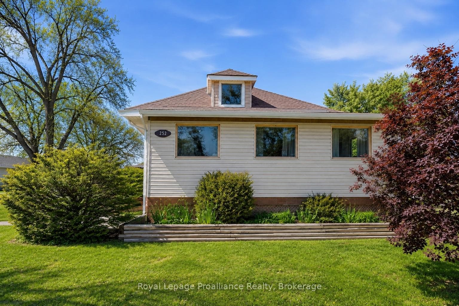 252 Sidney Street, Quinte West, ON K8V 2T4 - Photo 1