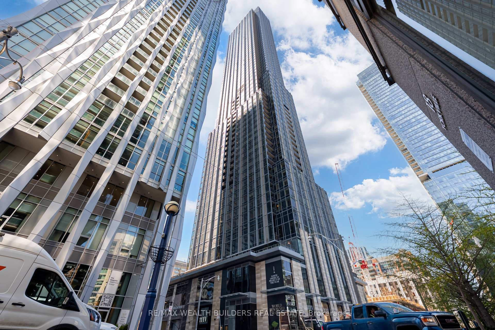 11 Yorkville Avenue Unit 4205, Toronto C02