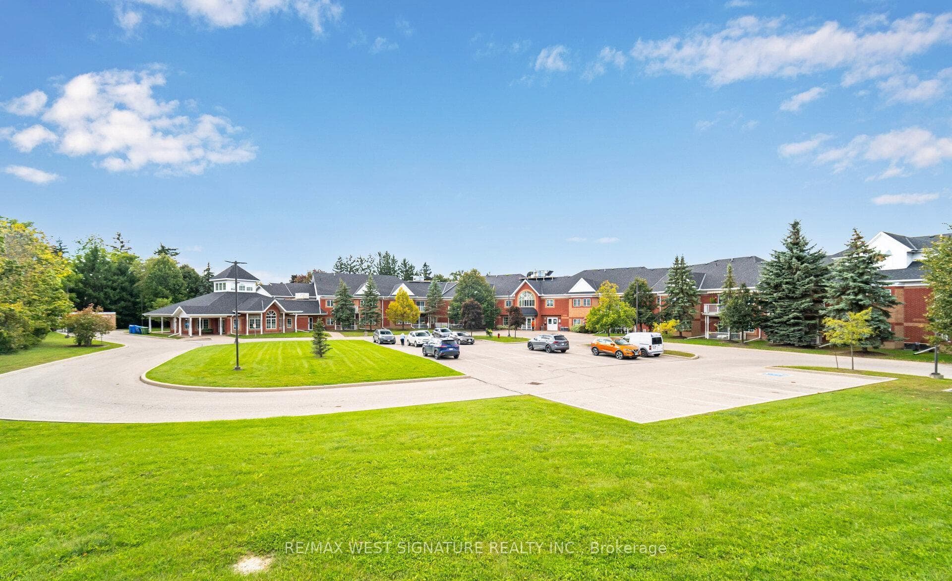75 Treelawn Boulevard Unit 216, Vaughan