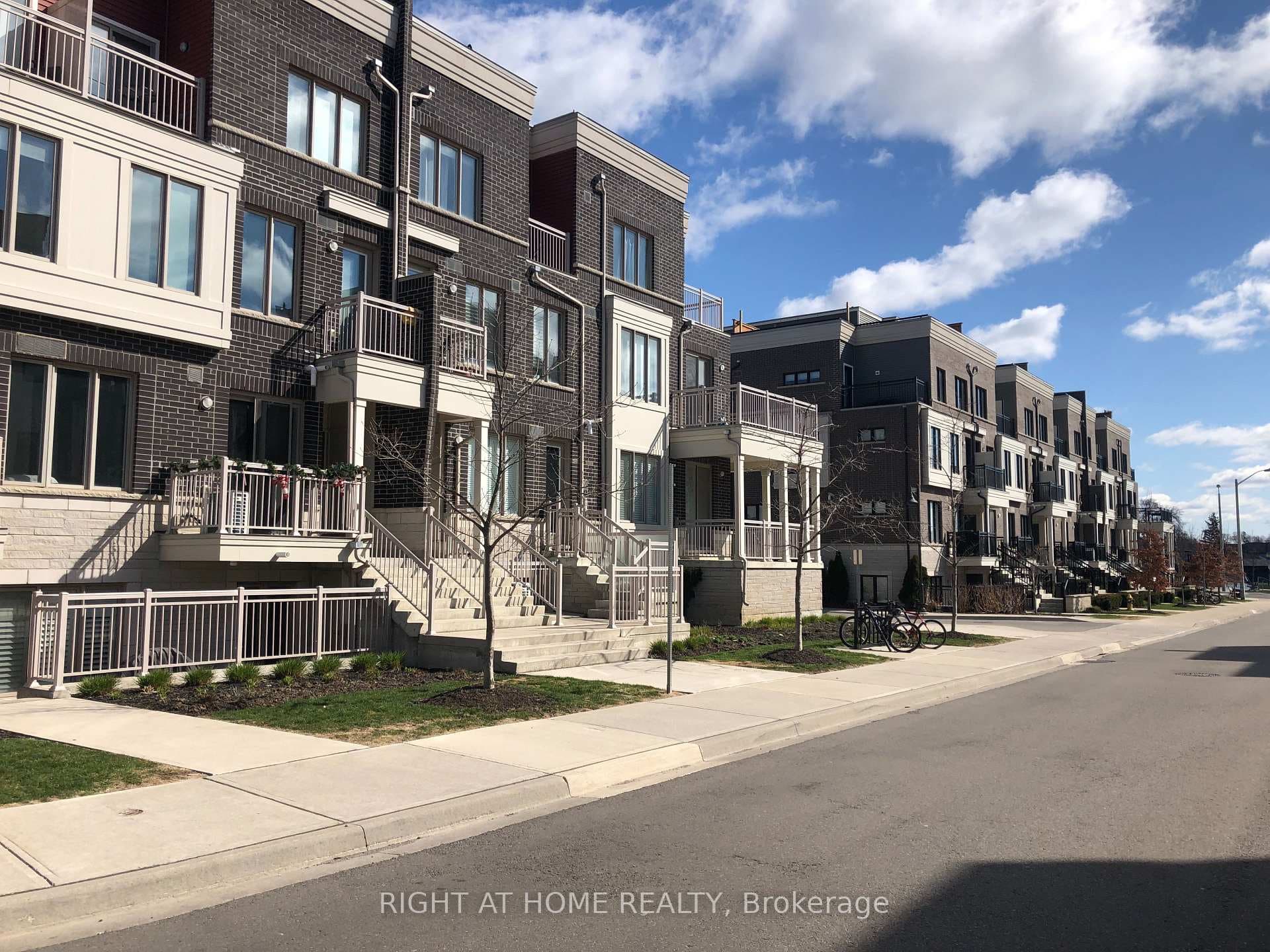 90 Eastwood Park Gardens Unit 21, Liberty Village / Parkdale / South Parkdale, ON M8W 0B2 - Photo 1