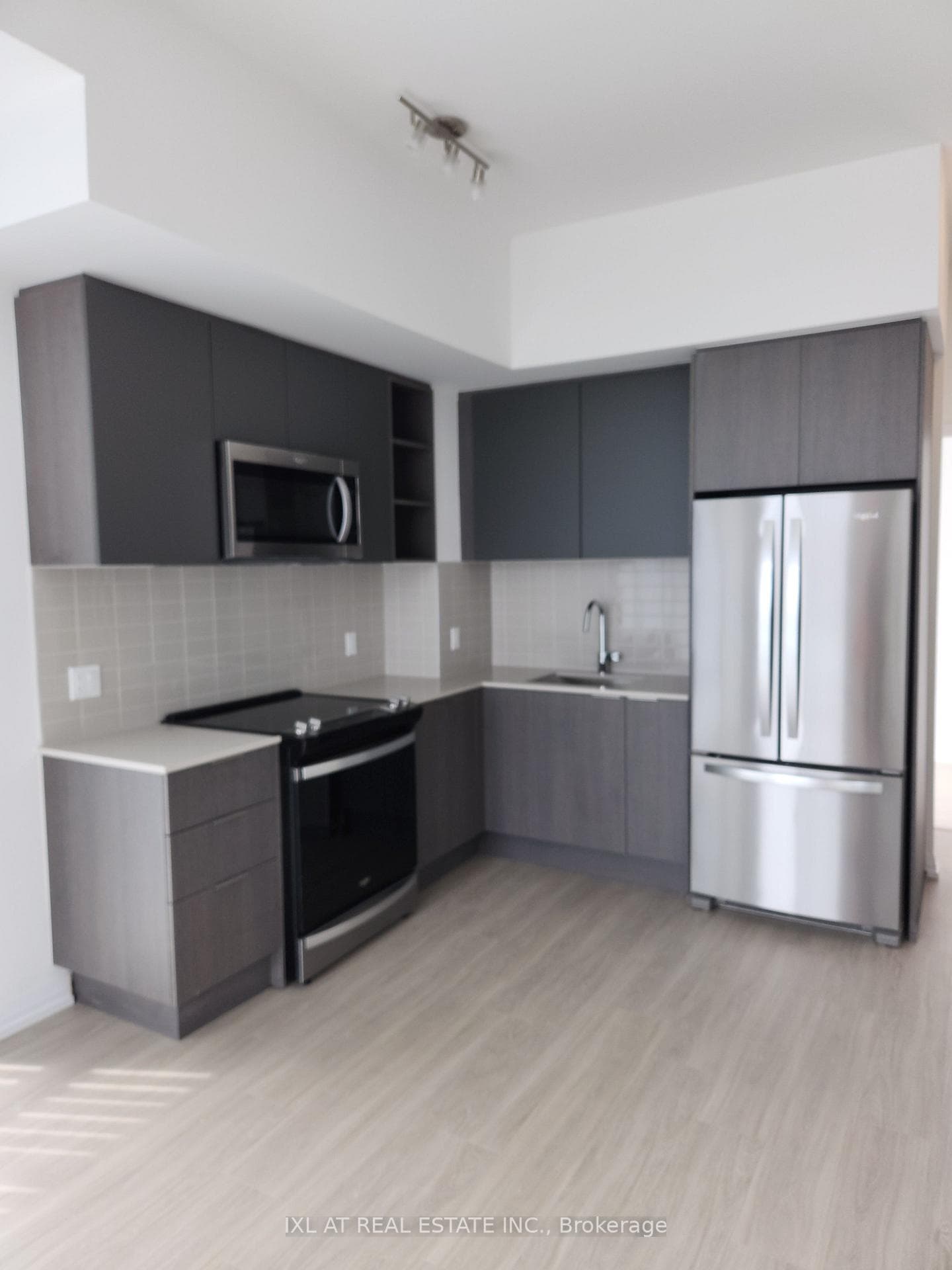 50 Dunfield Avenue Unit 2812, Leaside / Davisville, ON M4S 3A4 - Photo 1