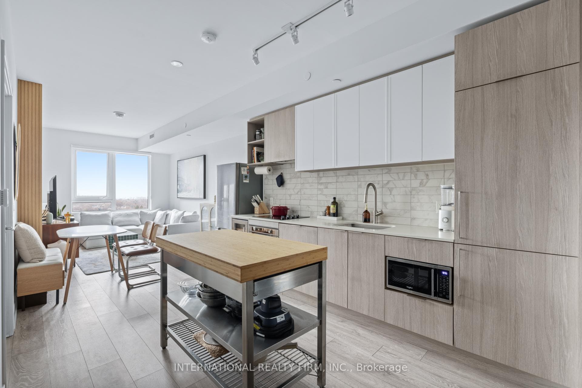 2020 Bathurst Street Unit 1602, Forest Hill / Deer Park, ON M5P 0A6 - Photo 1