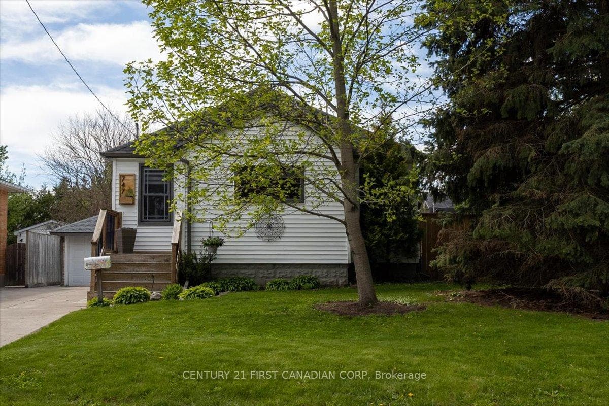 747 Whetter Avenue, London South