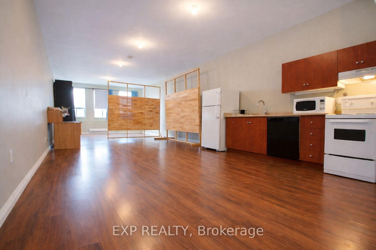 1038 Coxwell Avenue Unit 2nd Floor, Danforth / East York, ON M4C 3G5 - Photo 1