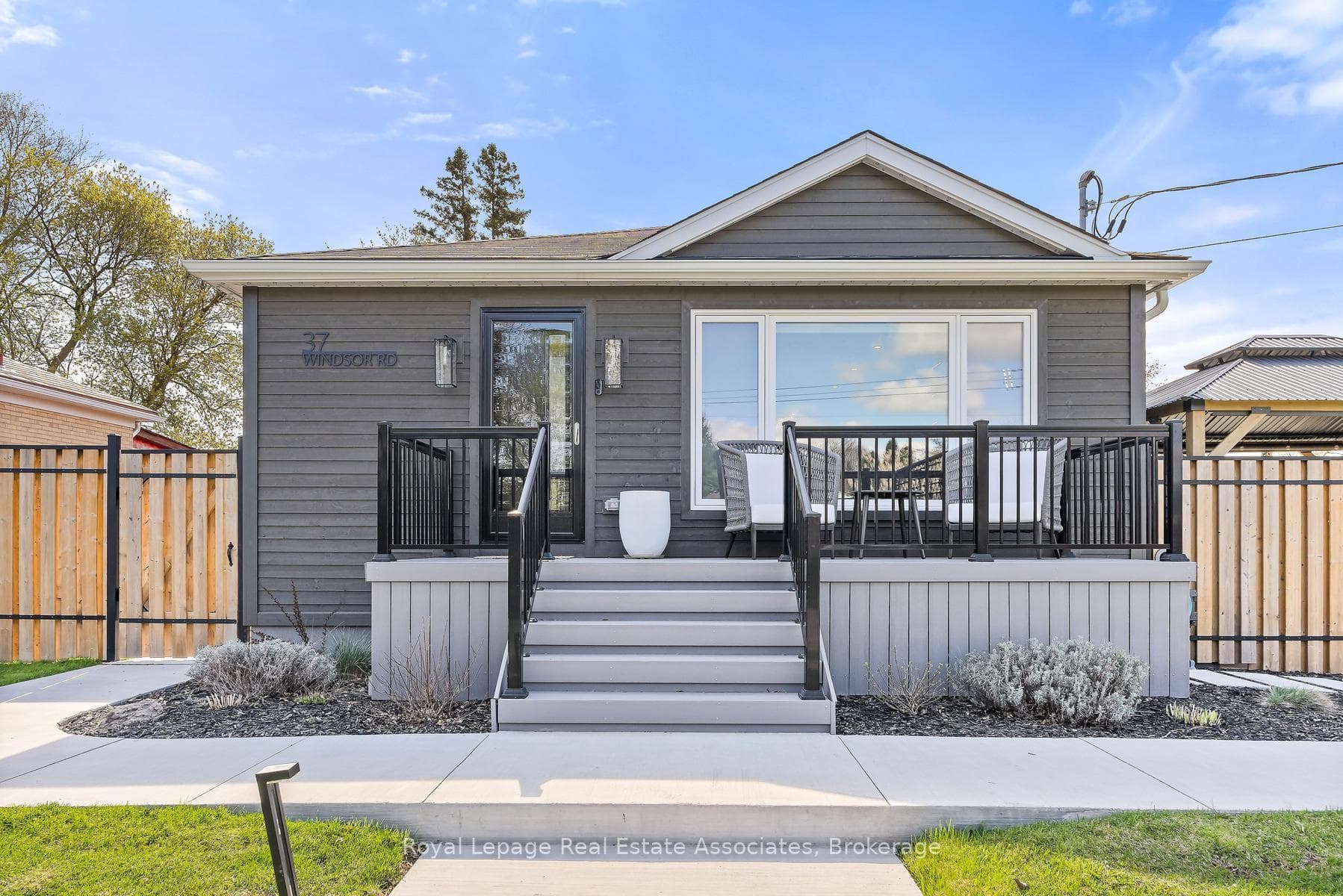 37 Windsor Road, Halton Hills, ON L7G 1S8 - Photo 1
