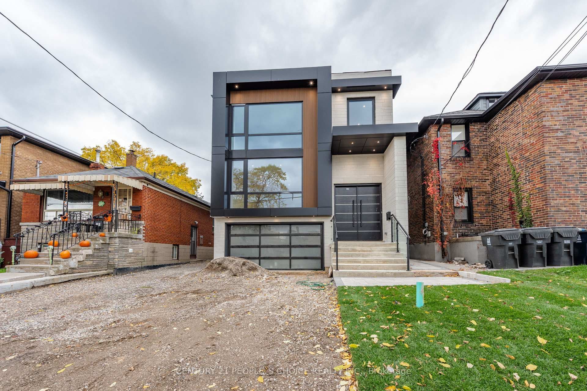 90 Twelfth Street Unit Upstairs, Liberty Village / Parkdale / South Parkdale, ON M8V 3H1 - Photo 1
