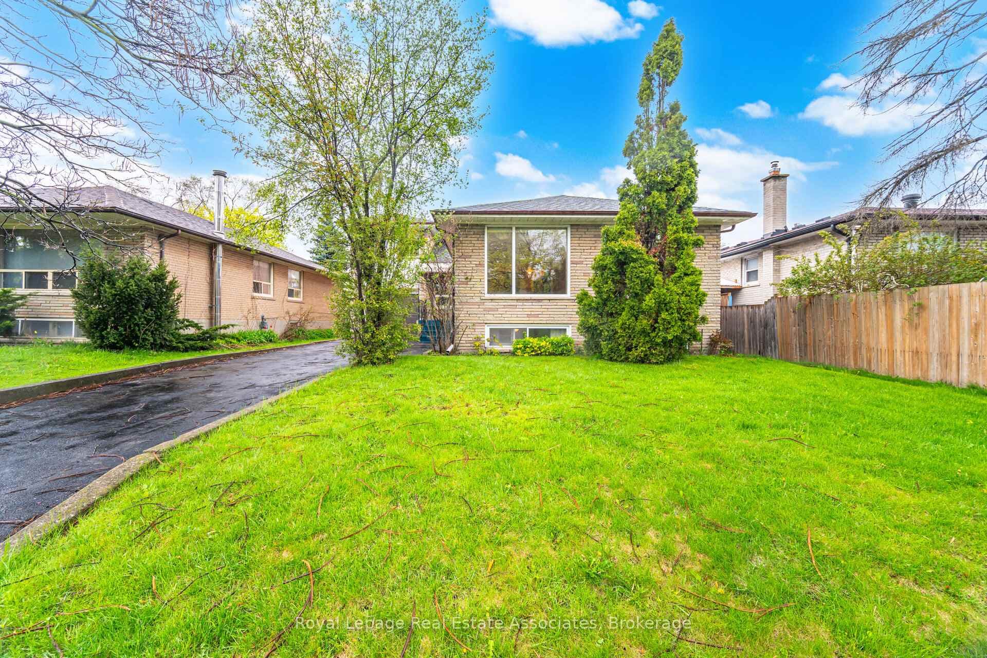 193 Kingsview Boulevard, Etobicoke (Kingsview Village / Humber Heights), ON M9R 1V7 - Photo 1