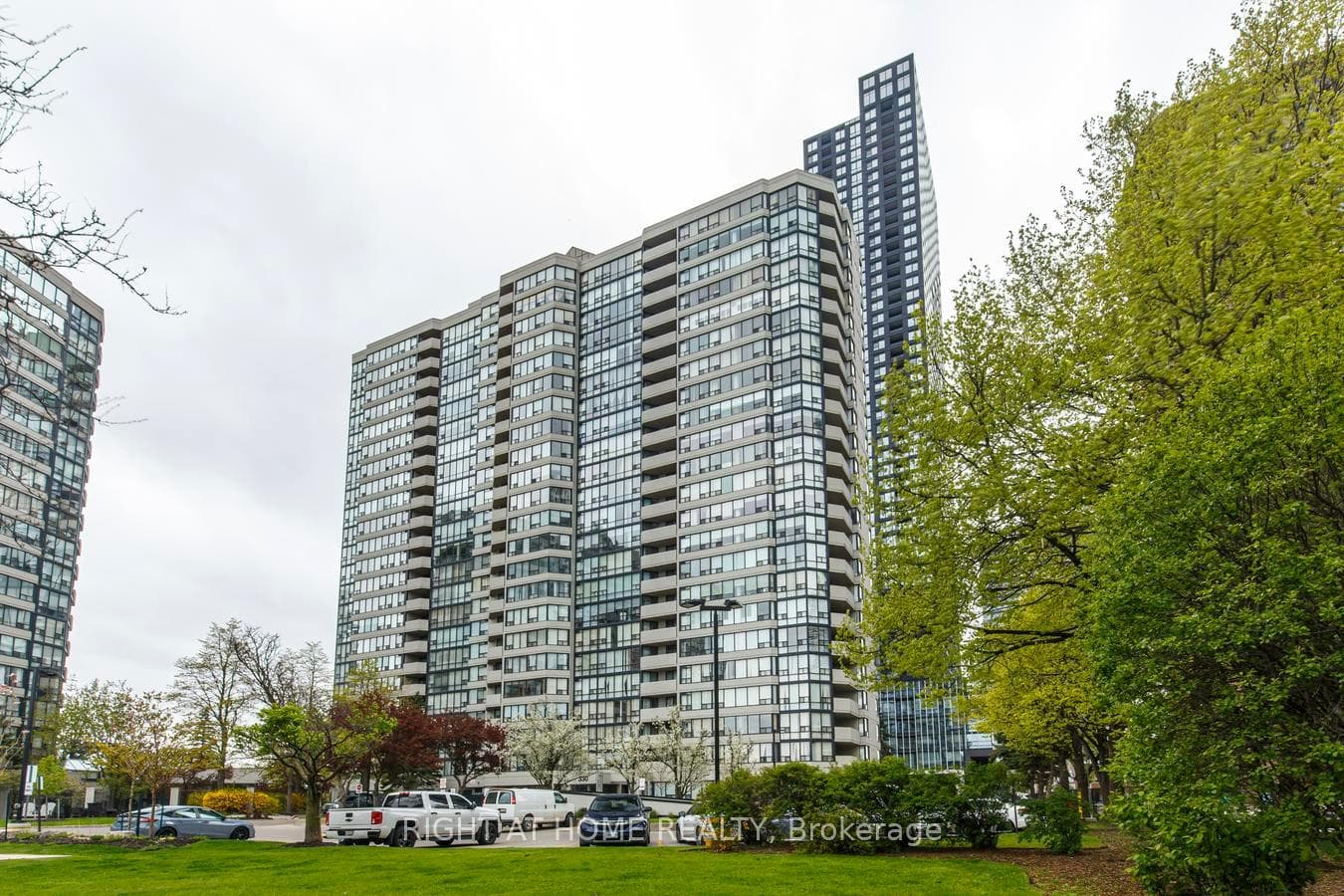 330 Rathburn Road Unit 306, Mississauga, ON L5B 3Y1 - Photo 1
