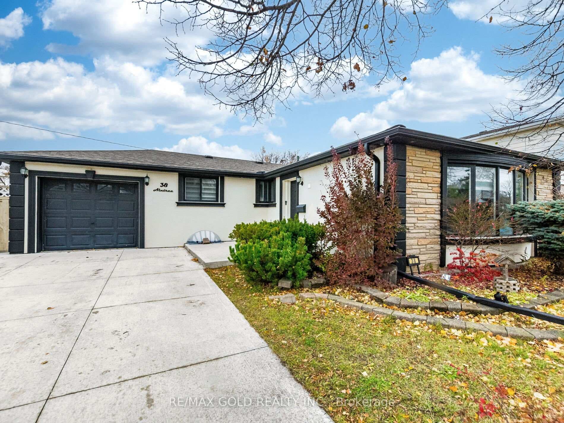 38 Aintree Crescent, Brampton, ON L6T 2T3 - Photo 1