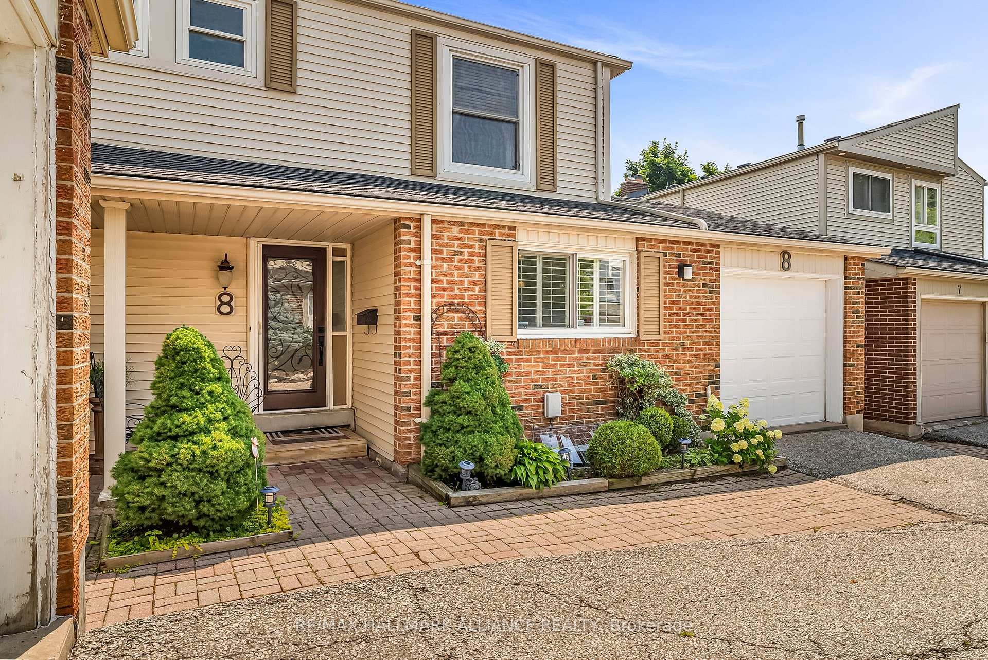 336 Queen Street Unit 8, Mississauga, ON L5M 1M2 - Photo 1