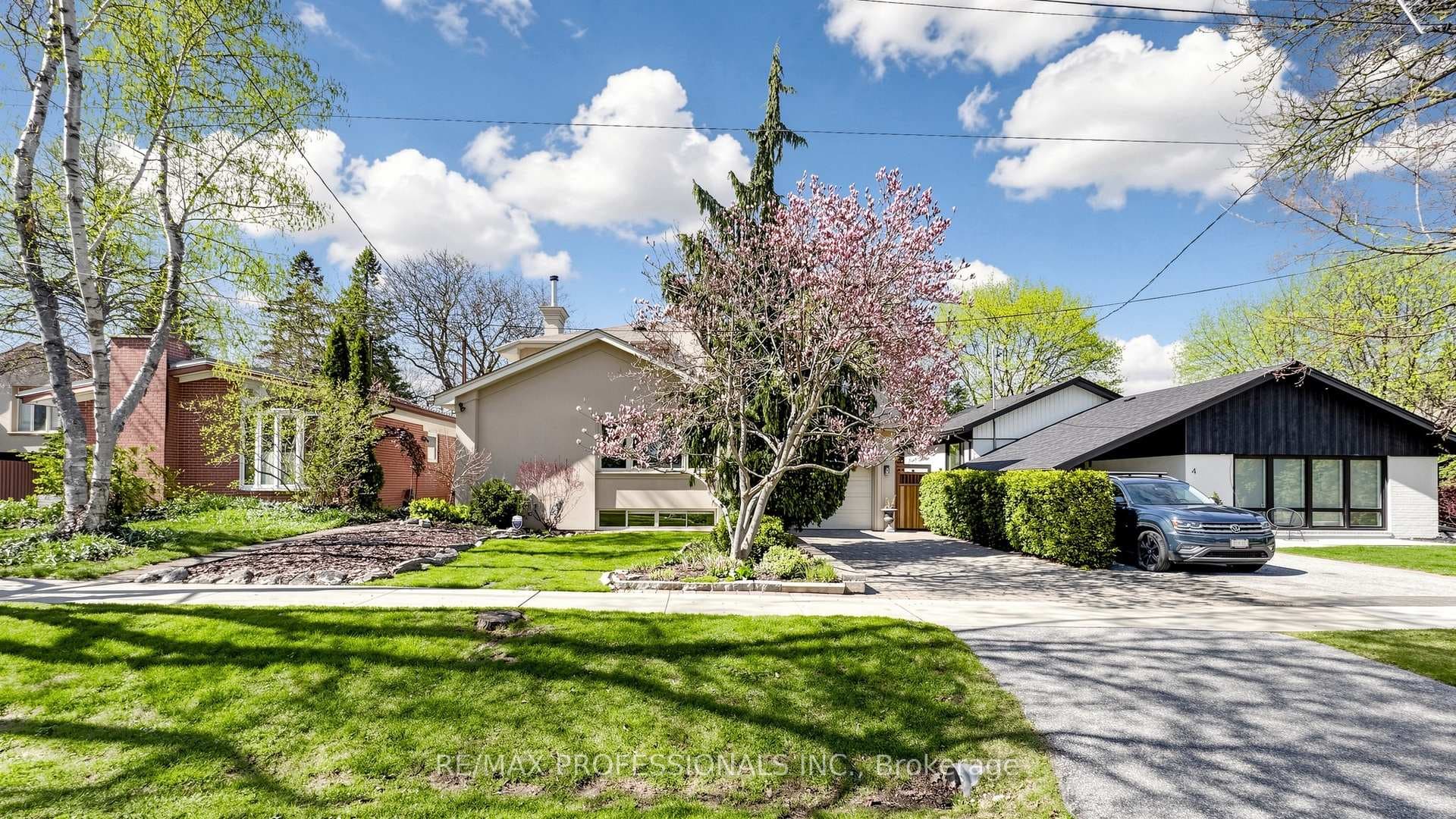 6 Hedges Boulevard, Etobicoke (Islington / Rexdale), ON M9B 3C2 - Photo 1
