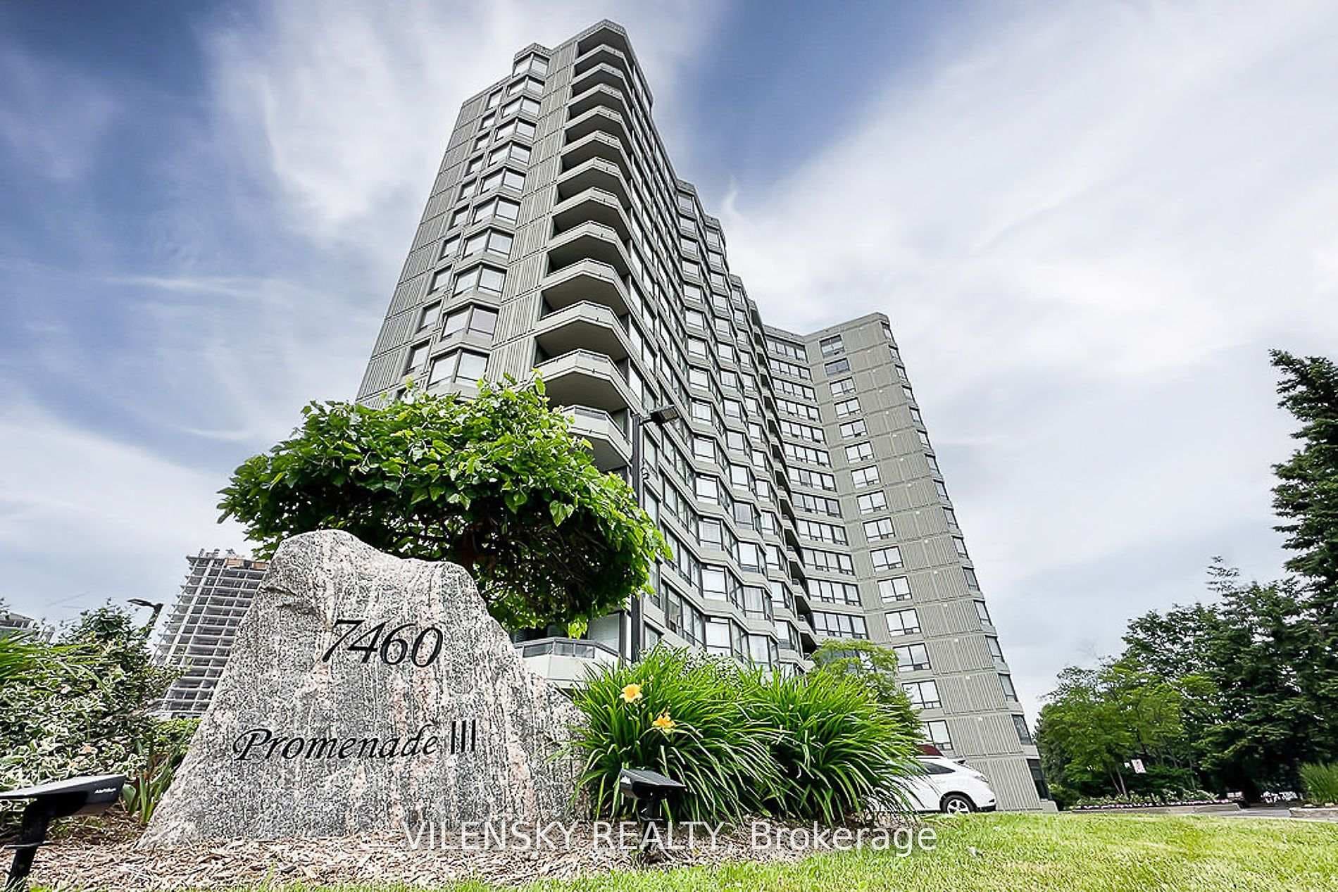 7460 Bathurst Street Unit 514, Vaughan