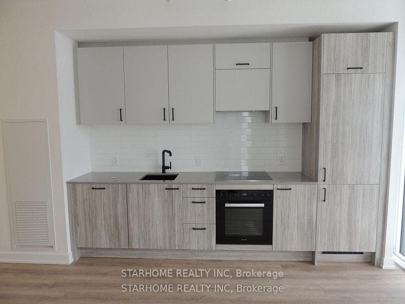 1 Quarrington Lane Unit 2316, Don Mills / Parkwoods / Victoria Village, ON M3C 0S4 - Photo 1