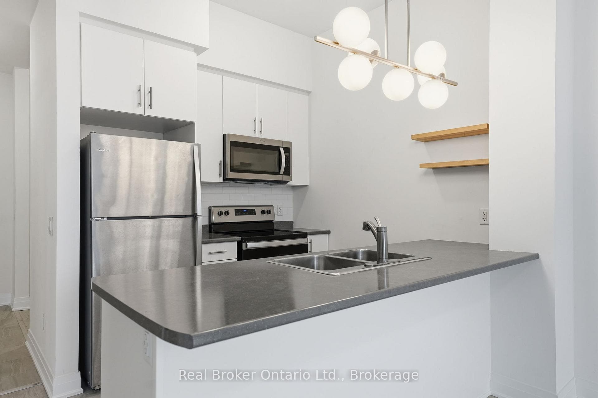16 Concord Place Unit 642, Grimsby