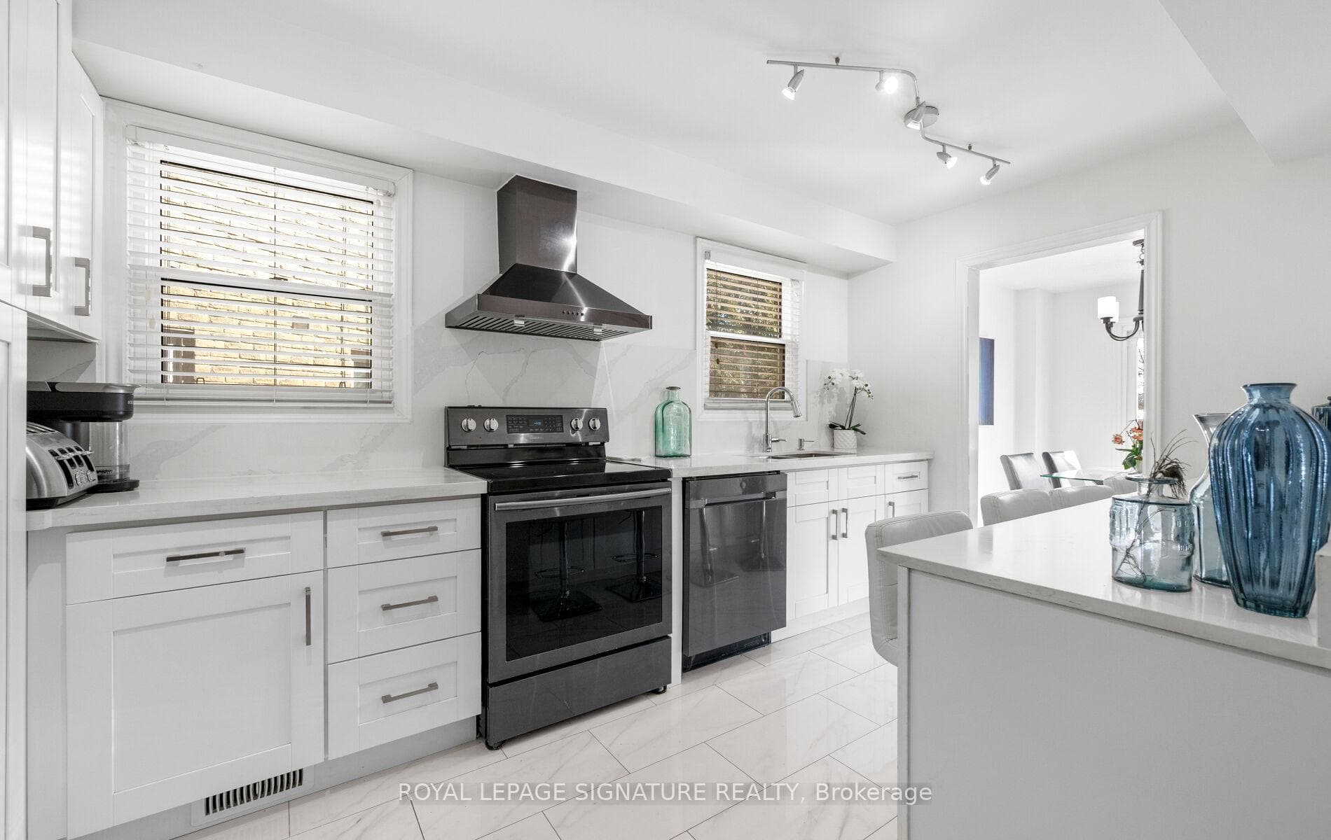 2094 Farrier Mews, Mississauga, ON L5L 2Y5 - Photo 1