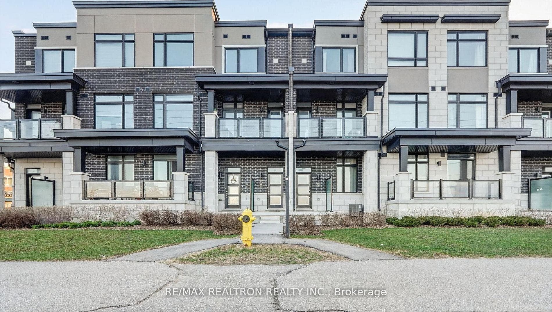 2550 Castlegate Crossing N/A Unit 103, Pickering, ON L1X 0H6 - Photo 1