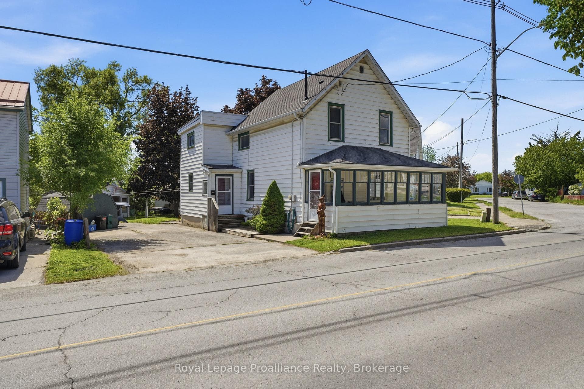 142 West Street, Quinte West, ON K8V 2M5 - Photo 1