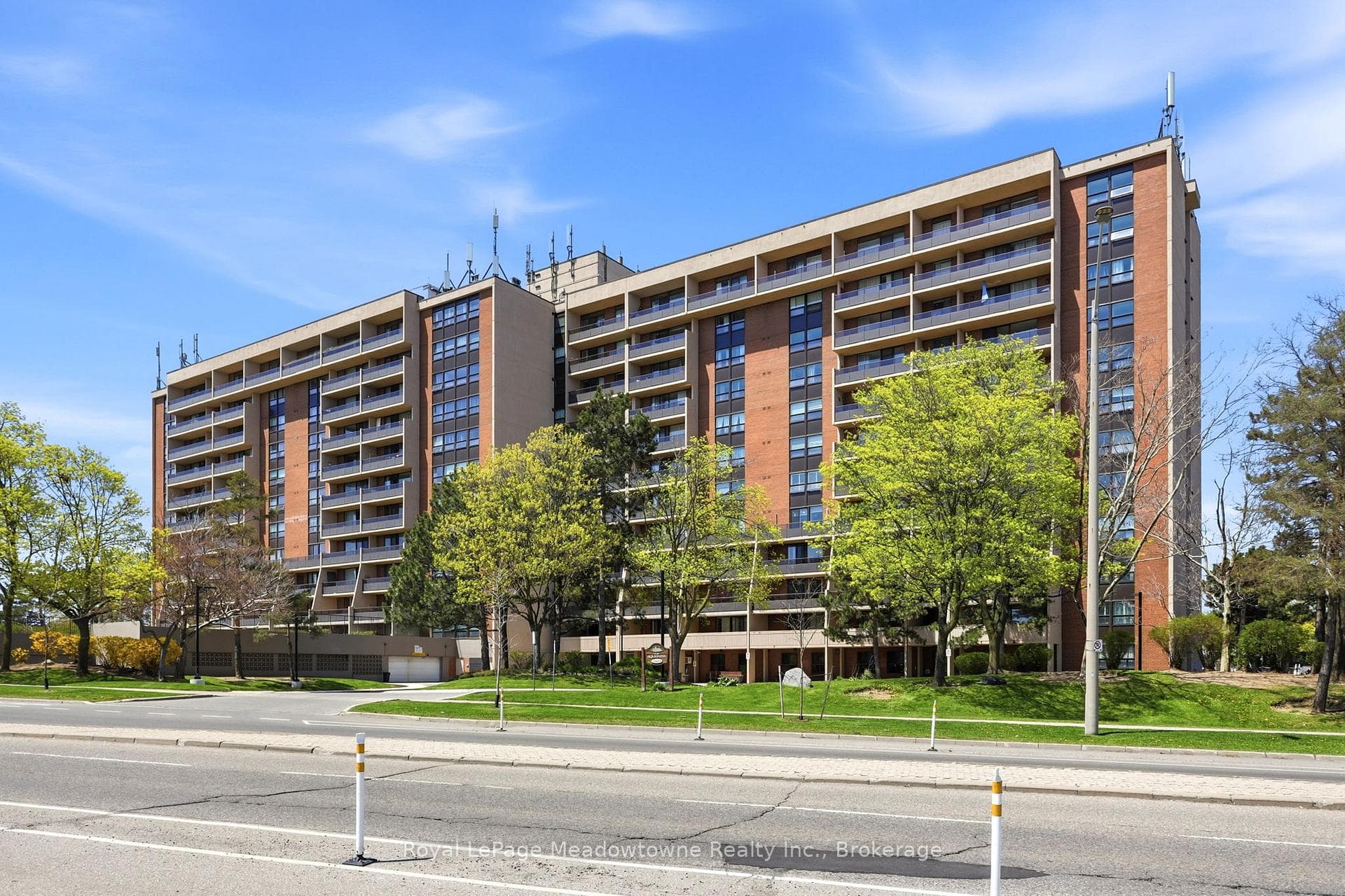 2929 Aquitaine Avenue Unit 215, Mississauga, ON L5N 2C7 - Photo 1