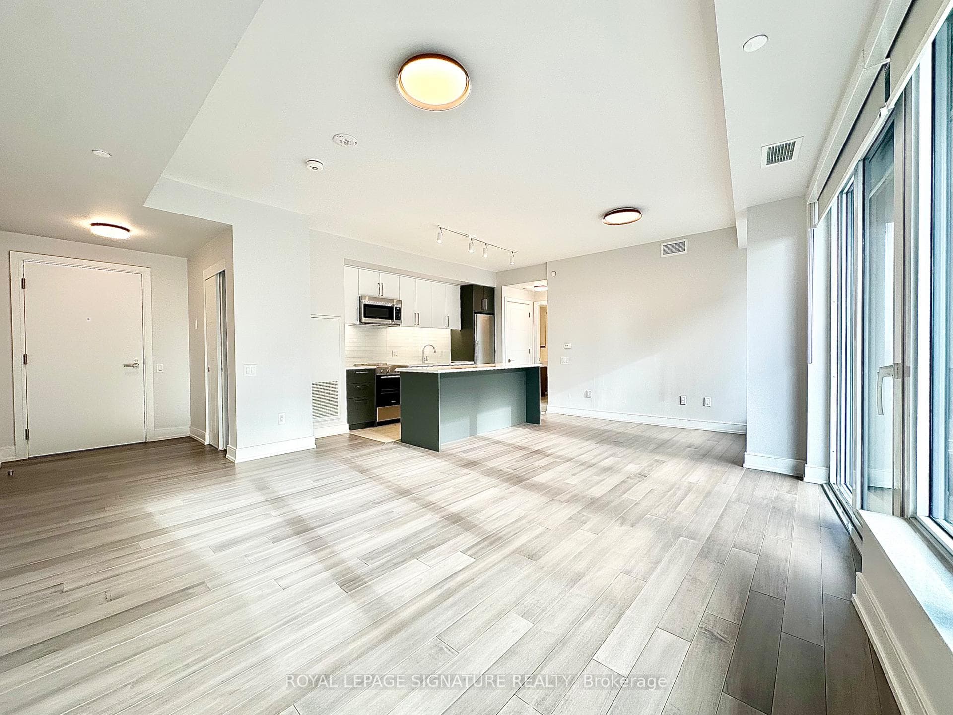 2525 Bathurst Street Unit 903, Lawrence Park / Bedford Park, ON M6B 2Y9 - Photo 1