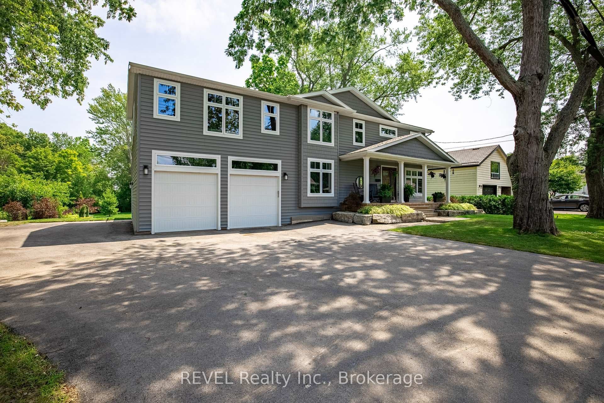 lots of extra space beside garage for boat/RV