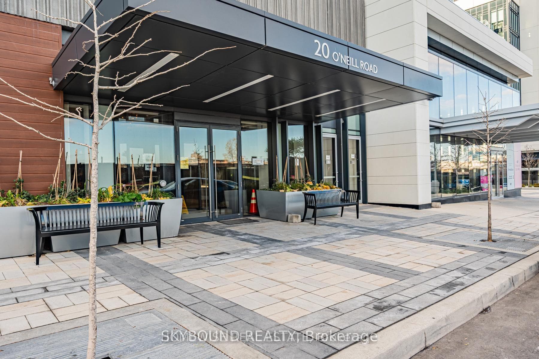 20 O'Neill Road Unit 726, Don Mills / Parkwoods / Victoria Village, ON M3C 0R2 - Photo 1